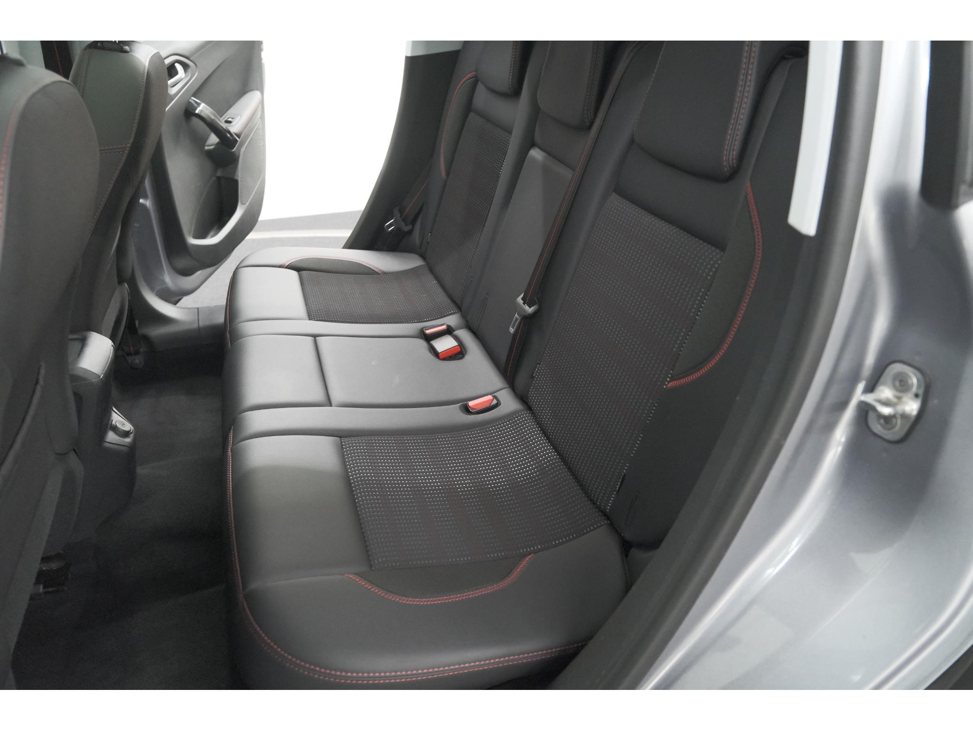 Peugeot 2008 PureTech 110 EAT6 GT | Trekhaak | Camera | Panoramadak | Apple Carplay