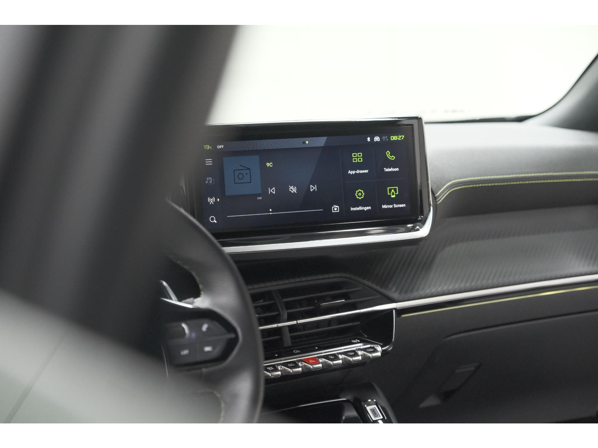 Peugeot 2008 PureTech 130 EAT8 GT | Camera | Apple Carplay | Parkeersensoren | 17 Inch Lichtmetalen Velgen