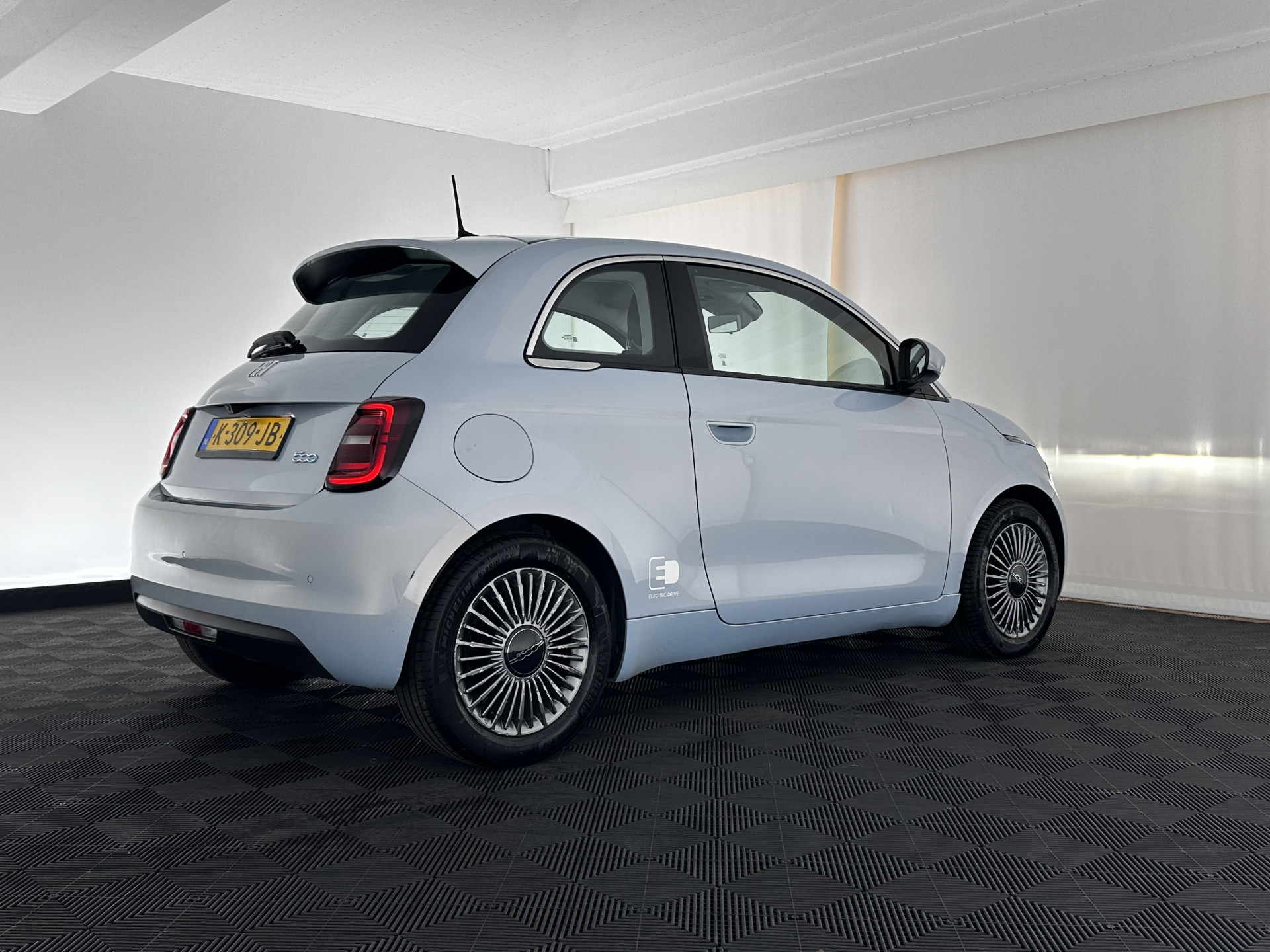 Fiat 500 Icon 24 kWh [ 3-Fase ] (⚠️) (INCL-BTW) Aut. *FULL-LED | DIGI-COCKPIT | CCS-FASTLOADER | KEYLESS | CAMERA | NAVI-FULLMAP | DAB+ | ECC | PDC | CRUISE | LANE-ASSIST | CARPLAY |  COMFORT-SEATS | 16'ALU*