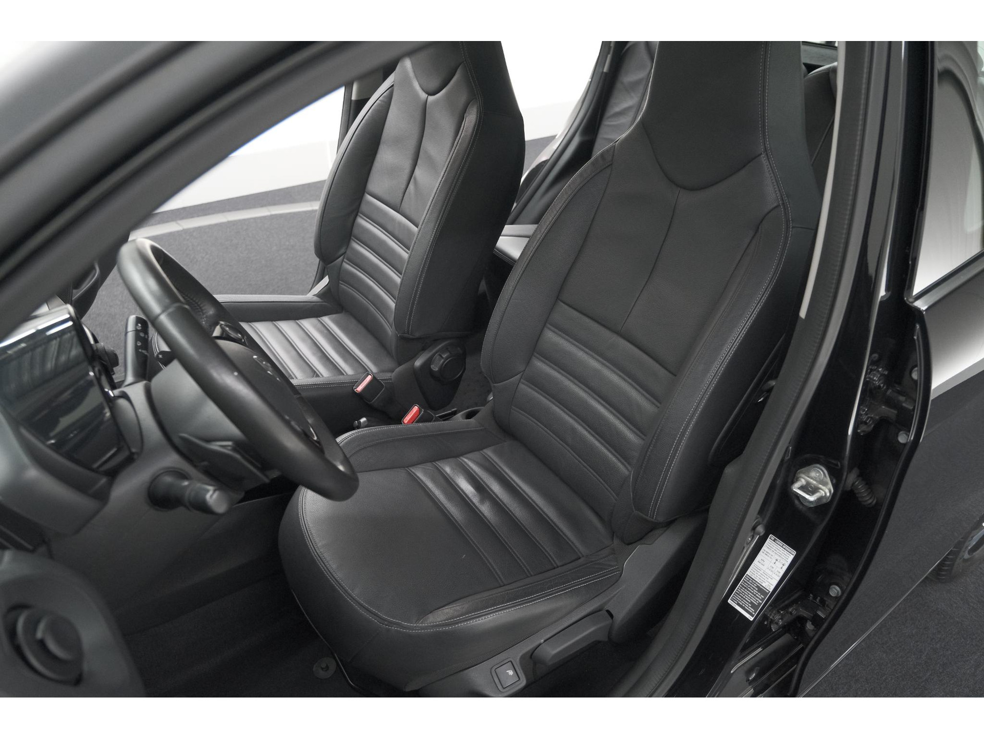 Citroen C1 1.0 VTi Shine | Automaat | Stoelverwarming | Camera | Lederen bekleding