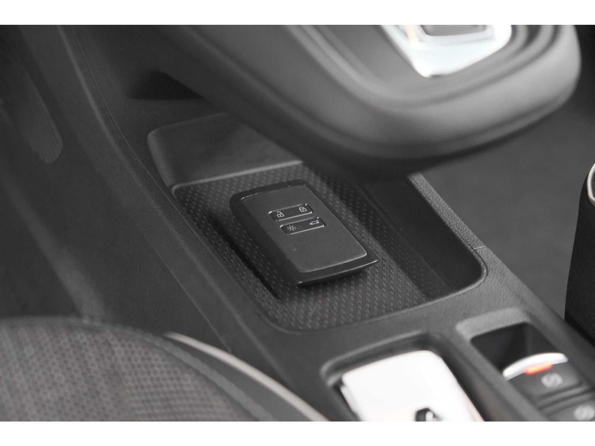 Renault Captur 1.6 E-Tech Plug-in Hybrid 160 Intens | Allseason Banden | Camera | 9.3 Inch Grootscherm | Apple Carplay