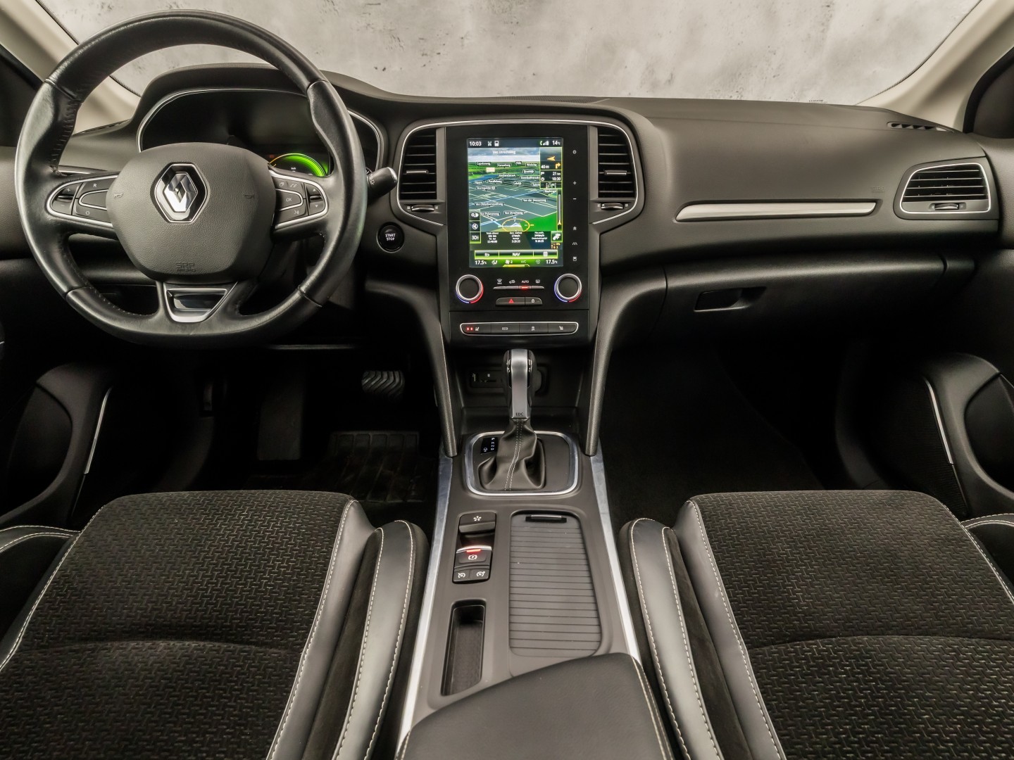 Renault Mégane Estate 1.2 TCe Bose Automaat (VIRTUAL COCKPIT, GROOT NAVI, LEDER/ALCANTARA, GETINT GLAS, STOELVERWARMING, SPORTSTOELEN, TREKHAAK, PARKEERSENSOREN, NIEUWSTAAT)