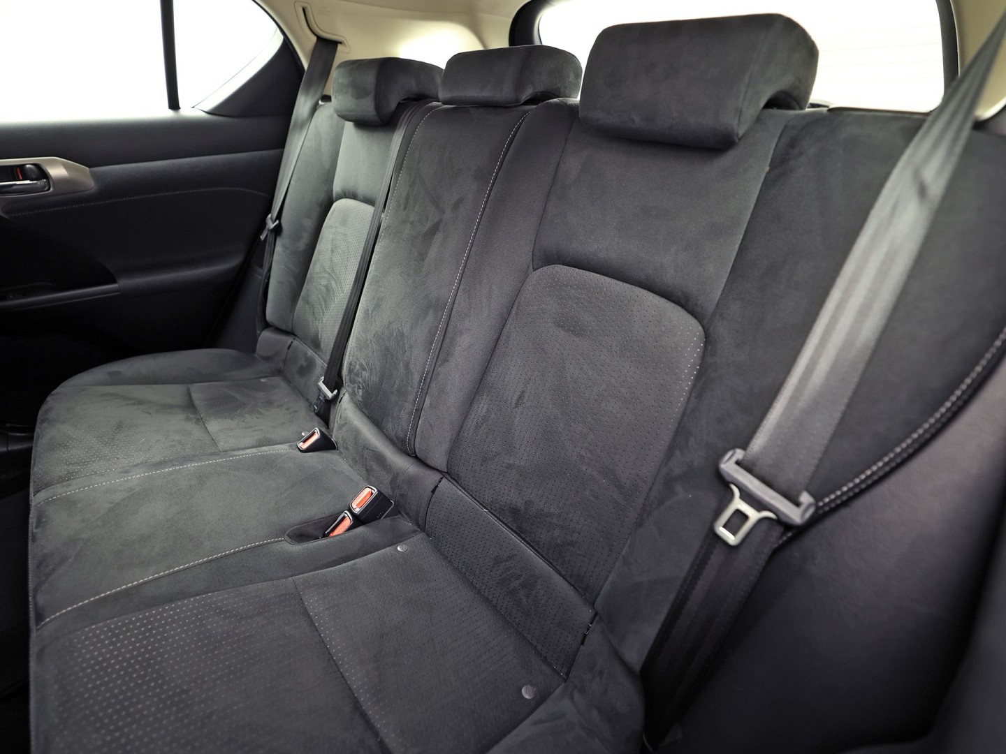 Lexus CT 200h Business Launch Edition Automaat (NAVIGATIE, CAMERA, ALCANTARA, SPORTSTOELEN, KEYLESS, ADAPTIVE CRUISE, NIEUWSTAAT)