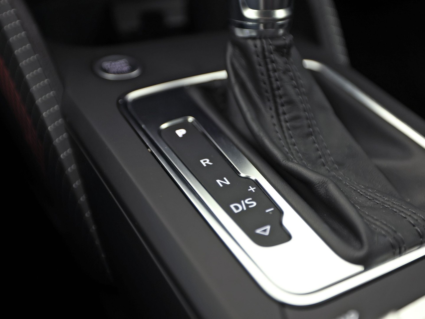 Audi Q2 1.4 TFSI S-Line Sport 150Pk Automaat (VIRTUAL COCKPIT, GROOT NAVI, CLIMATE, LEDER, STOELVERWARMING, SPORTSTOELEN, LED KOPLAMPEN, PARKEERSENSOREN, NIEUWSTAAT)