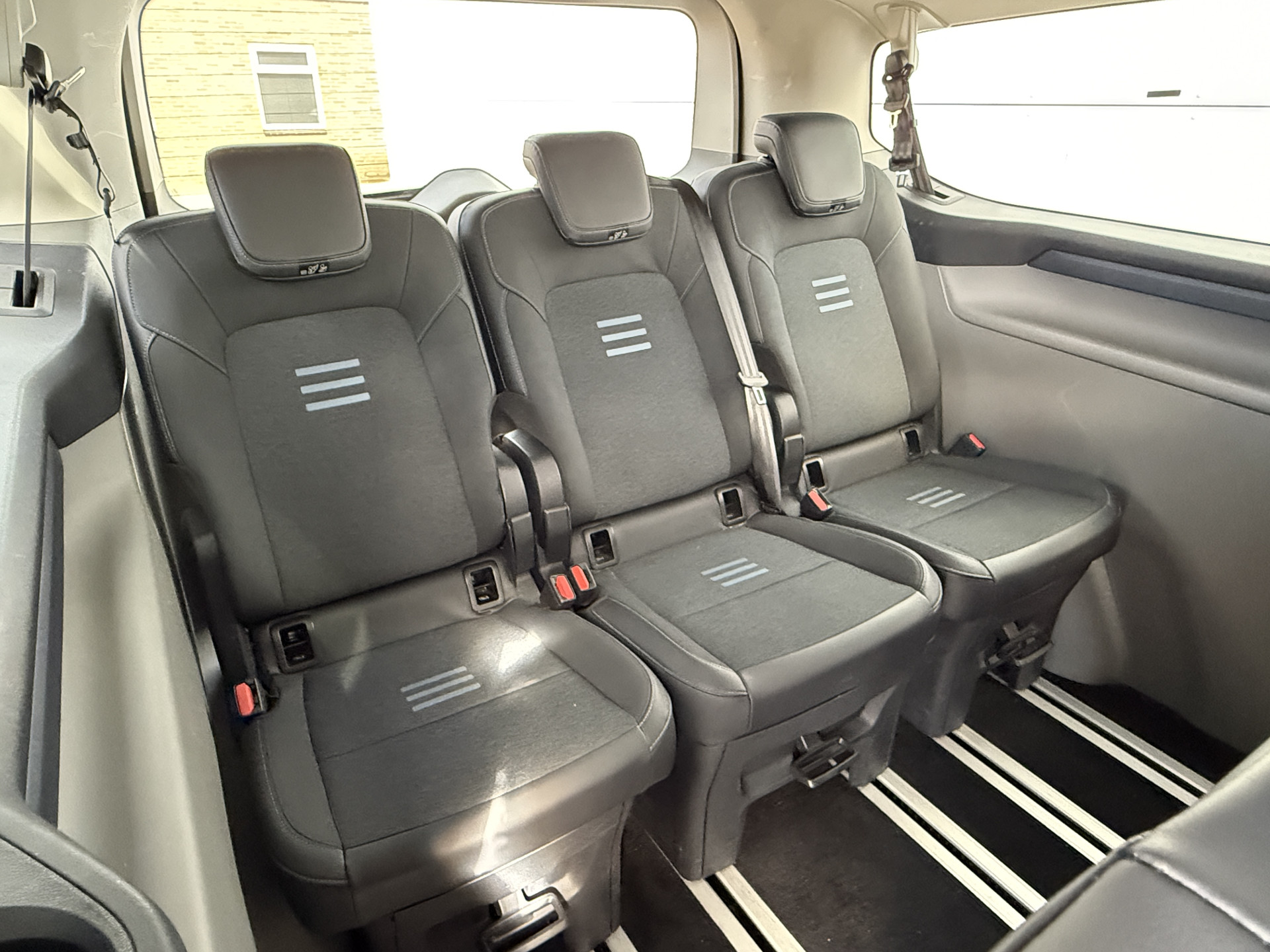 Ford Tourneo Custom 233PK PHEV Prijs Incl. BPM Excl. BTW Automaat 8-Personen Automaat LED B&O Audio Lichtmetalen Velgen PDC Carplay Camera Parkeersensoren Cruise Control