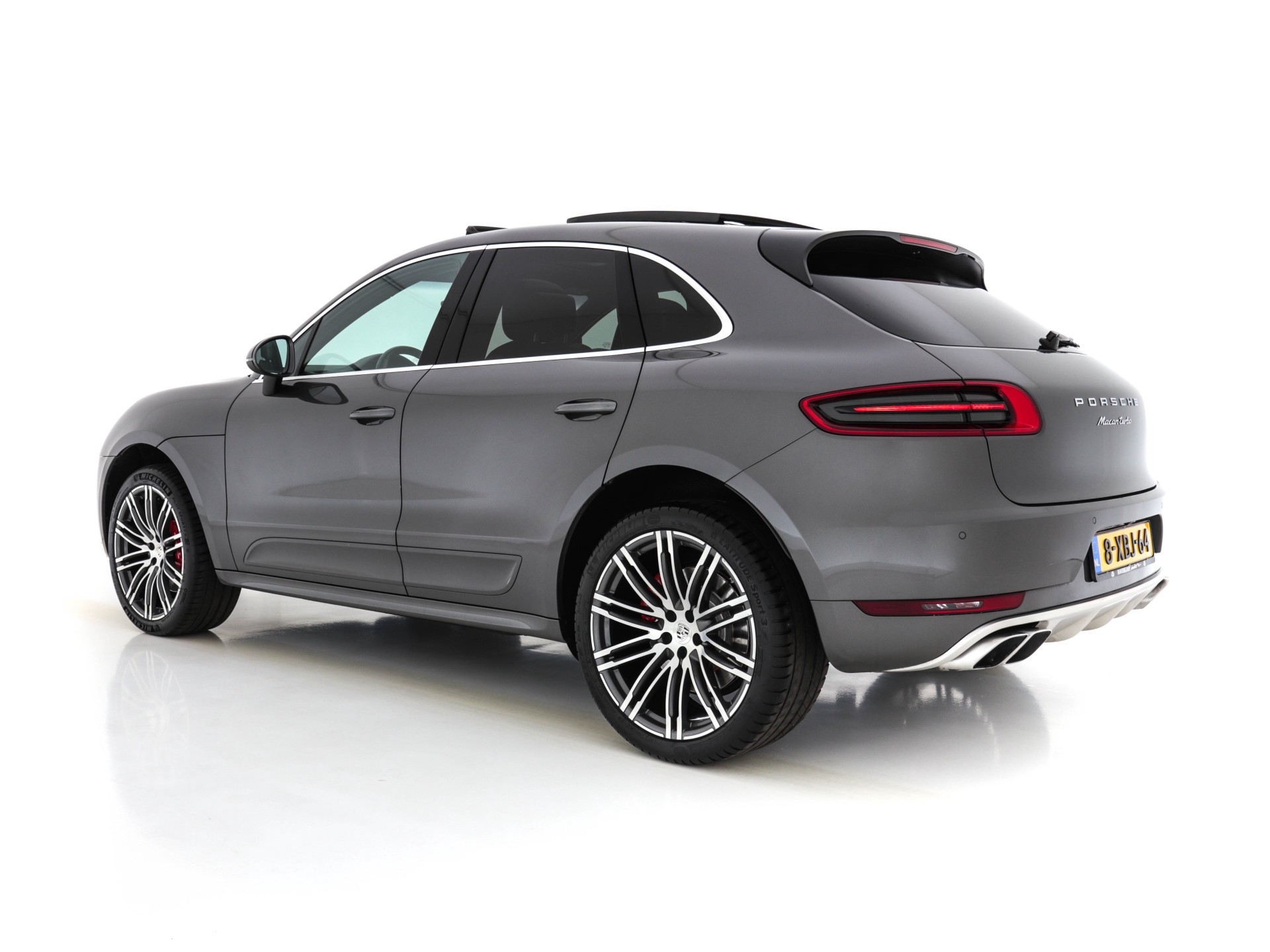 Porsche Macan 3.6 Turbo Aut. *PANO | XENON | FULL-LEATHER  | BOSE-SOUND | NL-AUTO | NAVI-PROF | XENON | COMFORT-SEATS | CAMERA | ECC | PDC | ALCANTARA | MODEL-2015*