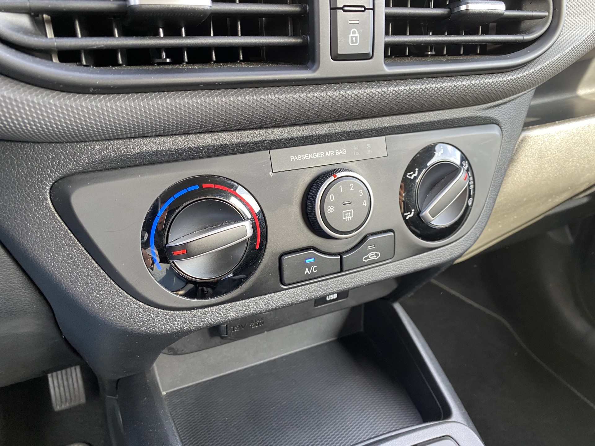 Hyundai i10 1.0 Comfort | 1e eigenaar | airco | apple carplay | cruise control | all season banden | dab | apk t/m 6-2028