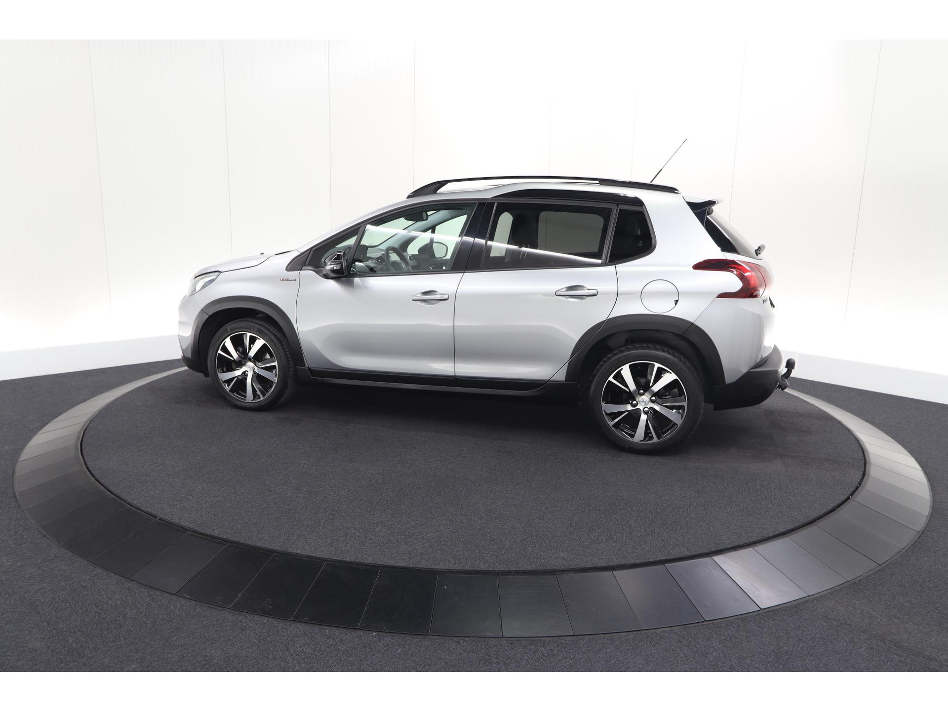 Peugeot 2008 PureTech 110 EAT6 GT-Line | Trekhaak | Panoramadak | Apple Carplay | Parkeersensoren