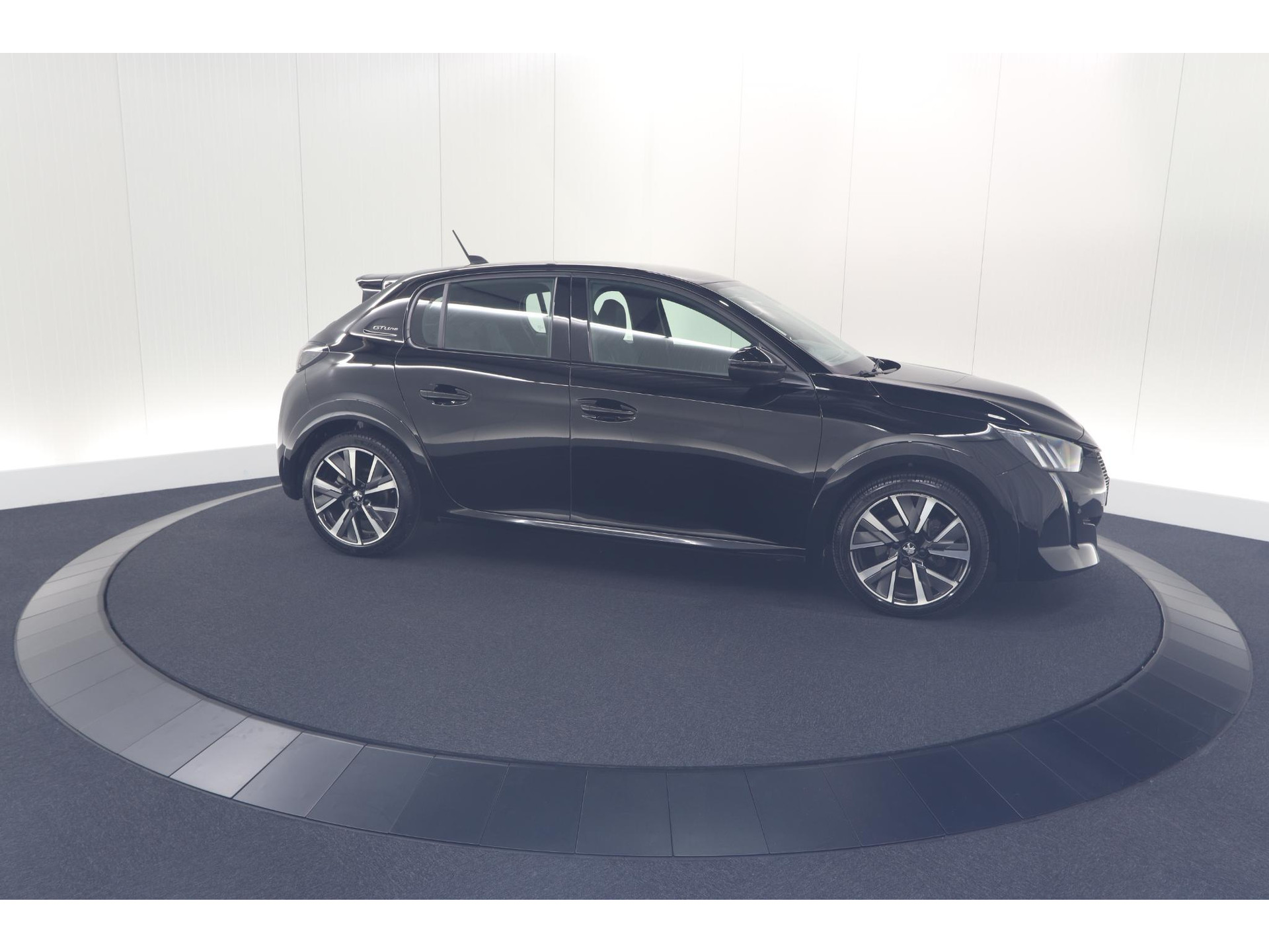 Peugeot 208 PureTech 130 EAT8 GT-Line | Camera | Adaptieve Cruise Control | Stoelverwarming | Navigatie