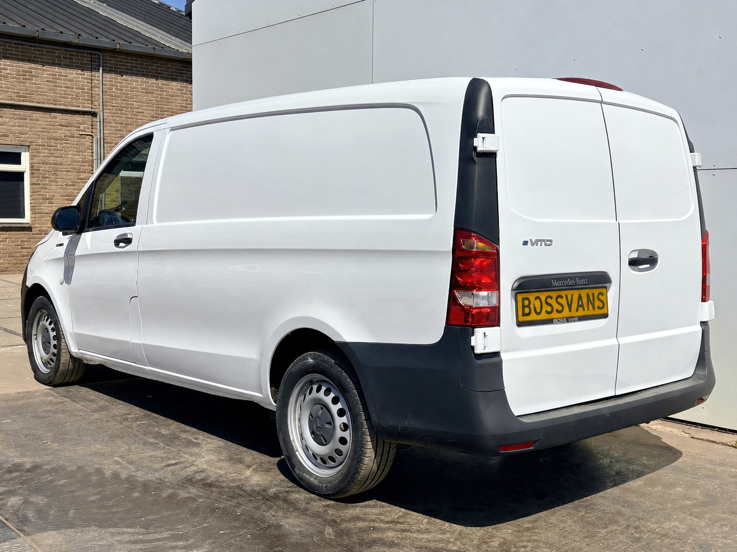 Mercedes-Benz eVito 112 66kWh L2 Elektrisch 95.8% (SOH) 280-WLTP 80kw Snelladen Climate Control Cruise Control Camera Stoelverwarming Parkeersensoren