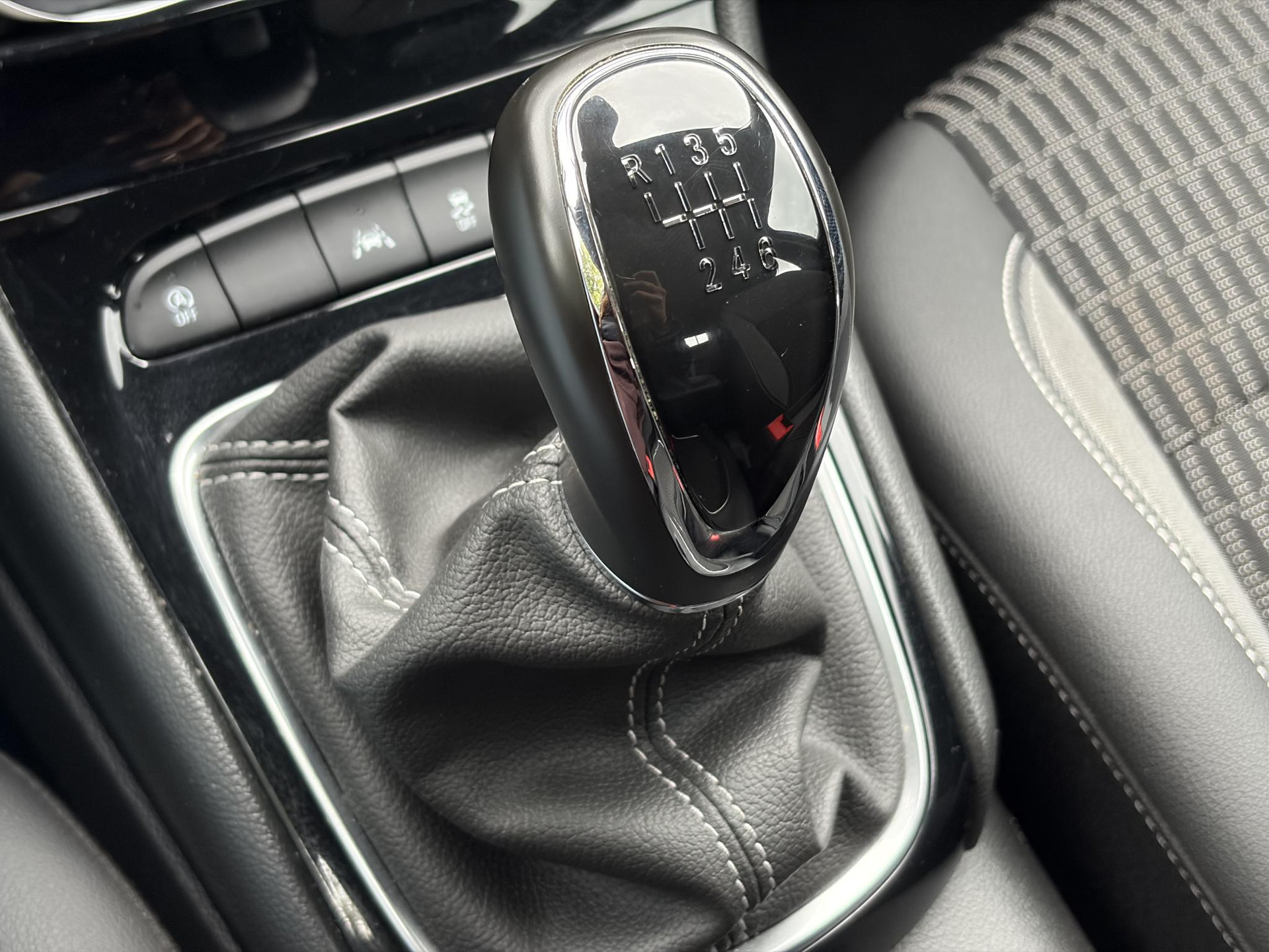 Opel Astra 1.2 Business Elegance 2e Eigenaar l Navi l Camera l Carplay l Keyless l Trekhaak l 110pk l Pdc V+A l Halfleder l 6 Bak l N.A.P l | Lm velgen l Rijstrooksensor l Apk tot 07-2027