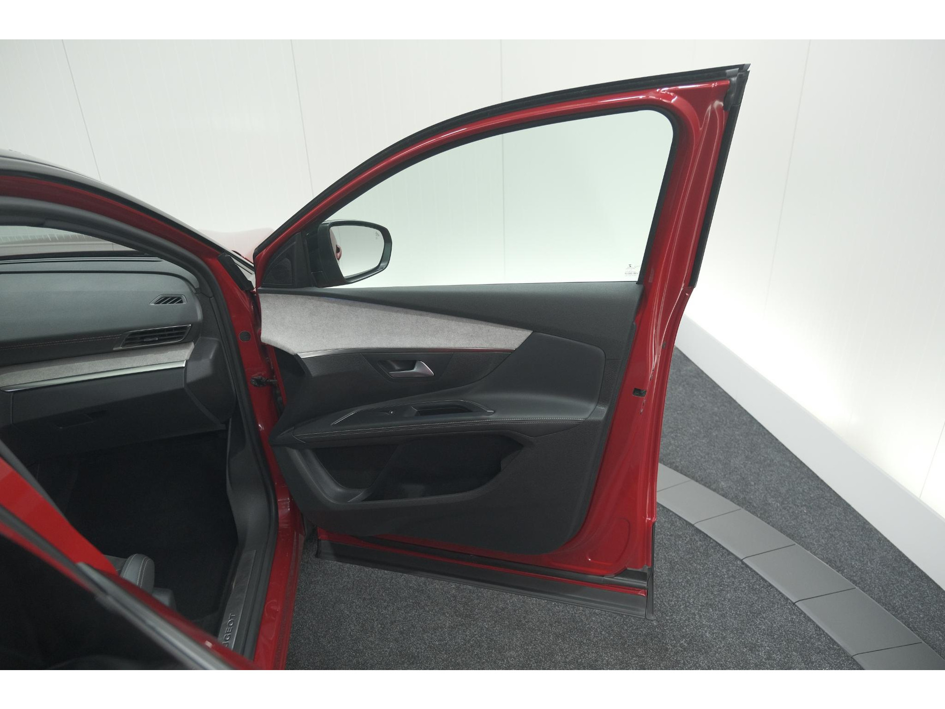 Peugeot 5008 PureTech 130 EAT8 GT Black Pack | Elektrische Kofferklep | Camera | Adaptieve Cruise Control | Dodehoekdetectie