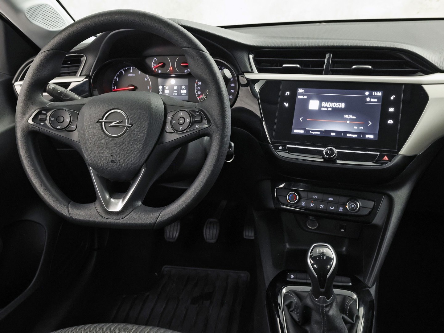Opel Corsa 1.2 Sport (APPLE CARPLAY, GROOT NAVI, CRUISE, LM VELGEN, SPORTSTOELEN, LANE ASSIST, NIEUWSTAAT)
