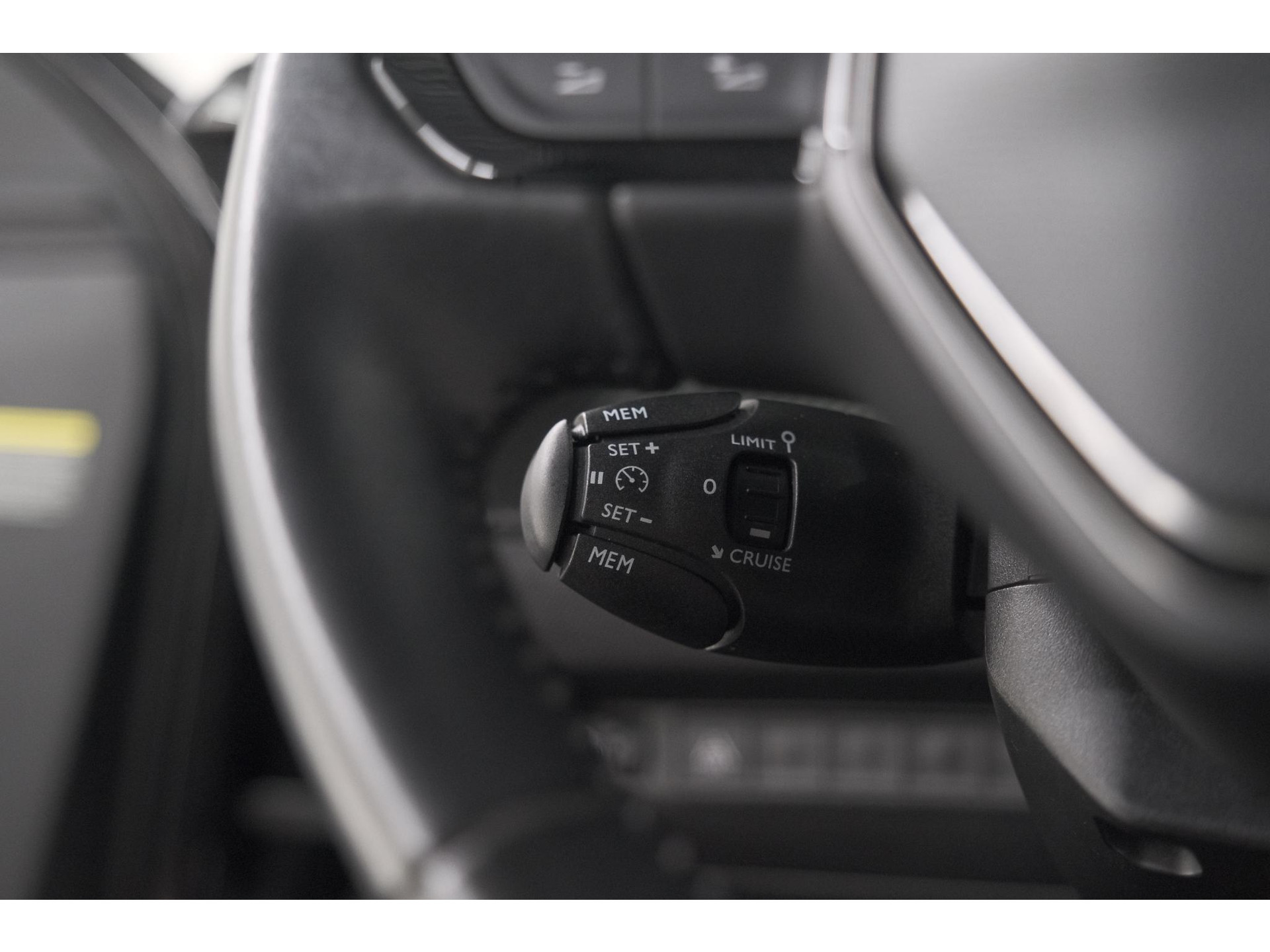 Peugeot 2008 PureTech 130 Blue Lease Allure | Camera | Apple Carplay | Parkeersensoren | Climate Control
