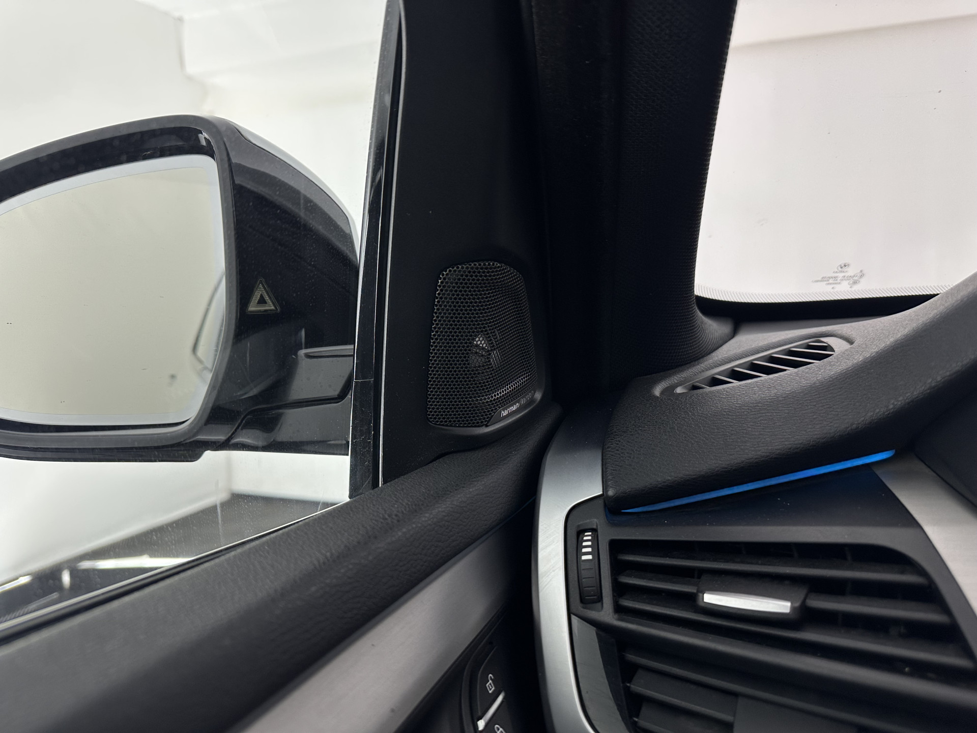 BMW X5 xDrive30d M-Sport High Executive (INCL-BTW) Aut. *PANO | FULL-LED | SOFTCLOSE | LEATHER | TOPVIEW | BLINDSPOT | HARMAN/KARDON | MEMORY-PACK | AMBIENTLIGHT | KEYLESS | DAB+ | HEATED-COMFORTSEATS | TOWBAR | 20"ALU*