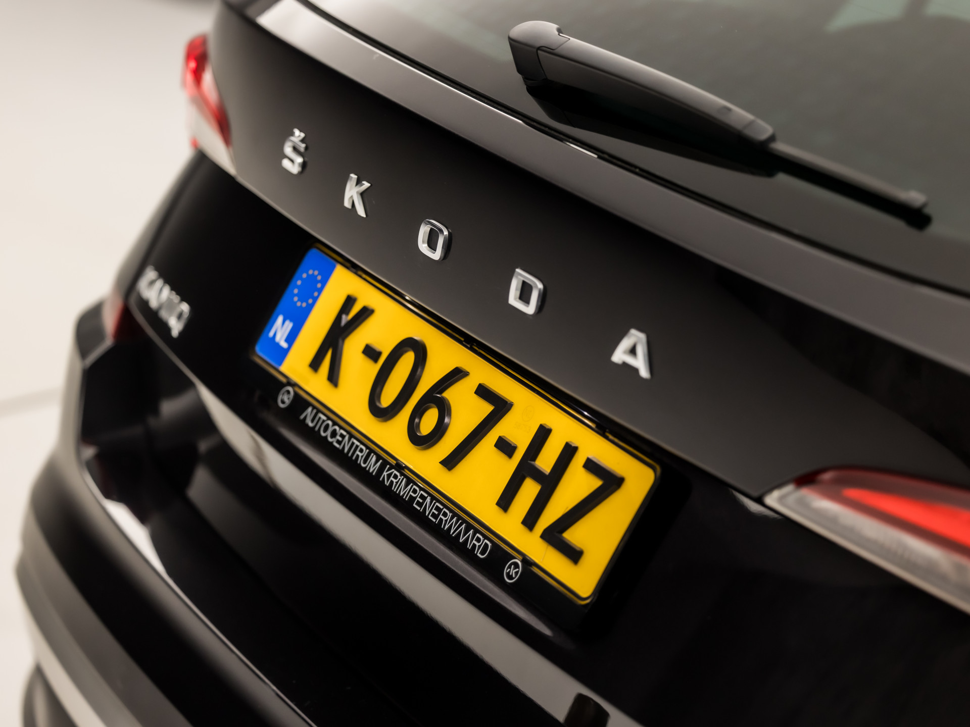 Škoda Kamiq 1.0 TSI Sport (VIRTUAL COCKPIT, APPLE CARPLAY, GROOT NAVI, TREKHAAK, PARKEERSENSOREN, SPORTSTOELEN, GETINT GLAS, CRUISE, NIEUWE APK, NIEUWSTAAT)