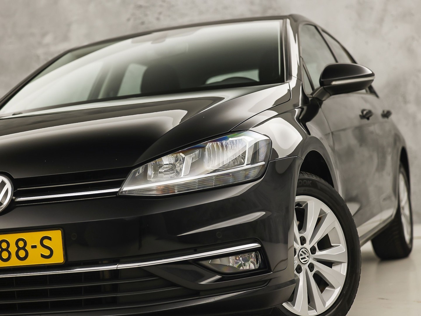 Volkswagen Golf 1.0 TSI Sportline (APPLE CARPLAY, NAP, GROOT NAVI, CLIMATE, PARKEERSENSOREN, SPORTSTOELEN, LM VELGEN, ADAPTIVE CRUISE, NIEUWSTAAT)