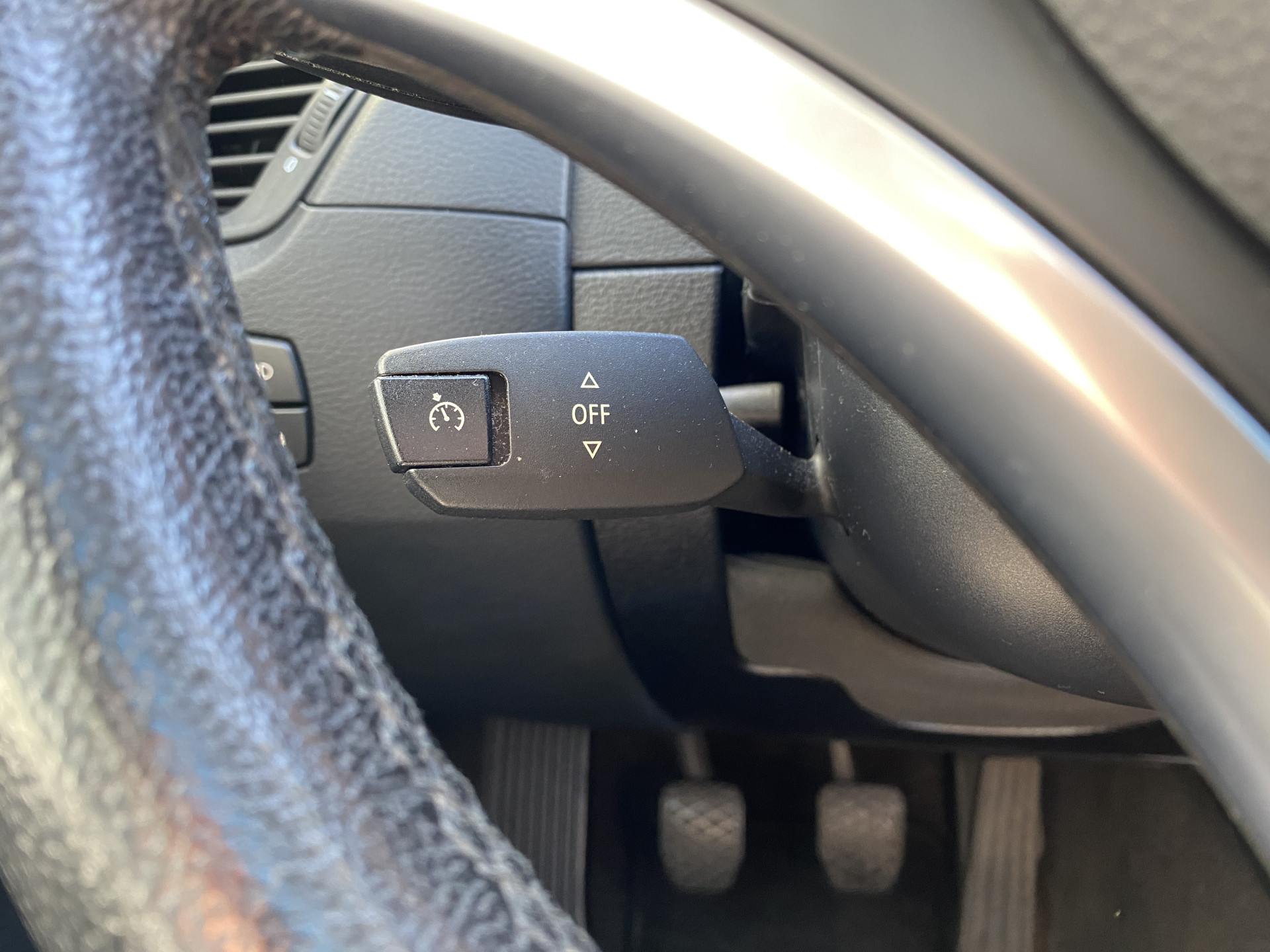 BMW X1 sDrive18i Executive AUT. | navigatie | panoramadak | sportstoelen | xenon verlichting | lichtmetalen velgen 18 inch