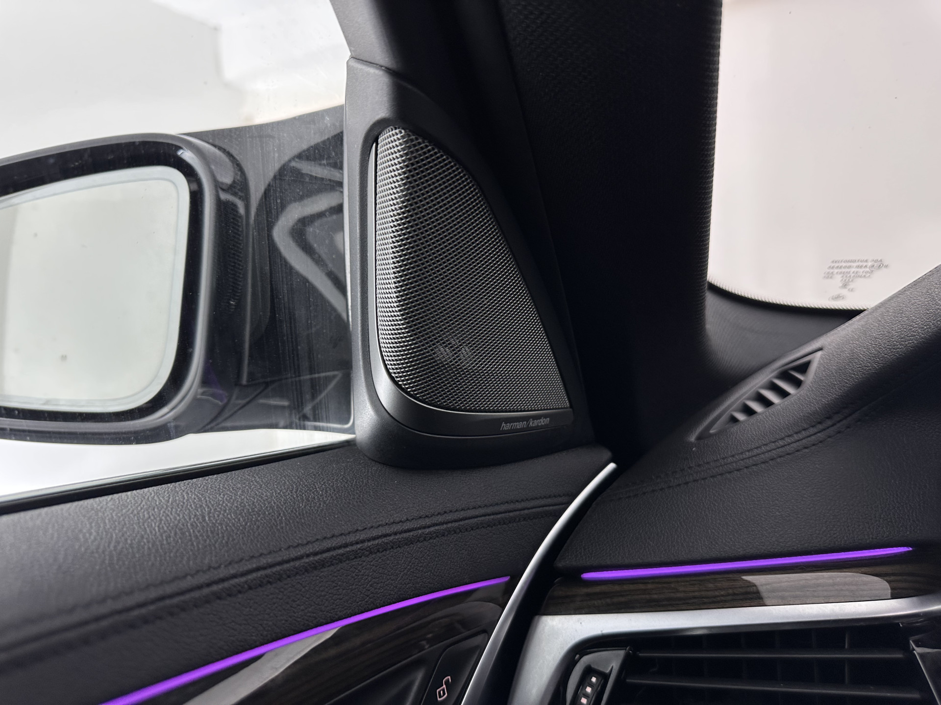 BMW 5-serie 530e iPerformance High Executive (Plug-in) Aut.*PANO | LEATHER | FULL-LED | TOPVIEW | KEYLESS | HARMAN/KARDON | BLINDSPOT | MEMORY-PACK | HEATED-COMFORTSEATS | DIGI-COCKPIT | AMBIENTLIGHT | NAVI-FULLMAP | 20''ALU*