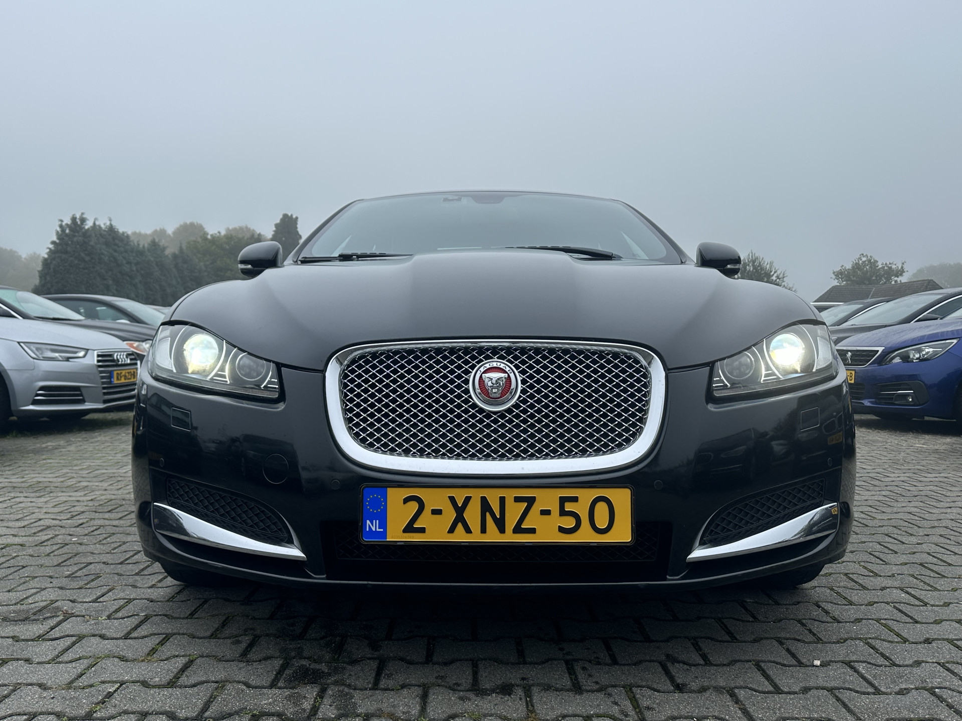 Jaguar XF 2.2D Aut. *LEATHER  | BI-XENON | NAVI-FULLMAP | CAMERA | ECC | PDC | CRUISE | HEATED-COMFORT-SEATS | KEYLESS | SHIFT-PADDLES | TOWBAR | 17"ALU*