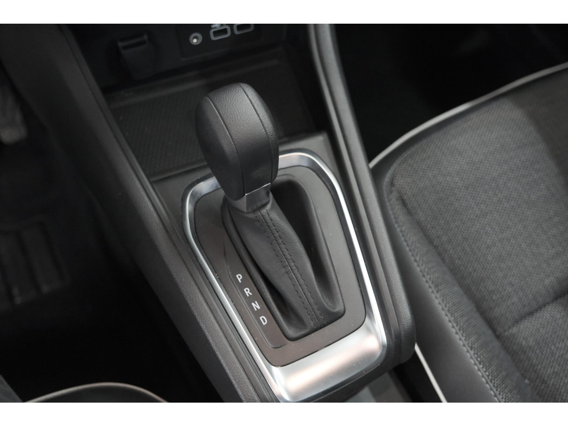 Renault Captur Mild Hybrid 140 EDC Techno | 360 Camera | 9.3 Inch Navigatie | Apple Carplay | 18 Inch Lichtmetalen Velgen