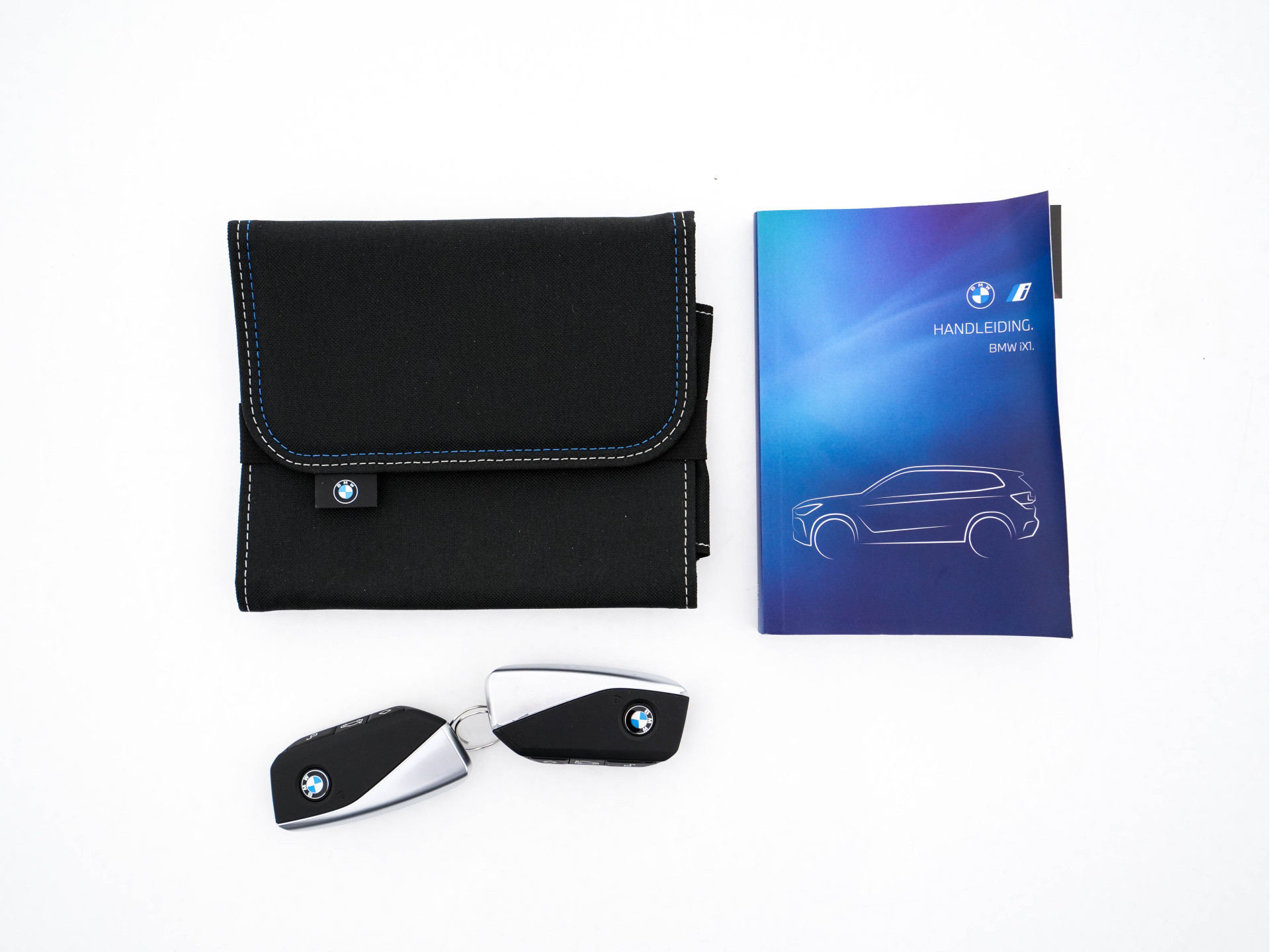 BMW iX1 xDrive30 Launch Edition 67 kWh [ 3-Fase-11kW ] {SOH-100%} (INCL-BTW) Aut. *FULL-LED | DIGI-COCKPIT | DAB+ | NAVI-FULLMAP | PRIVACYGLASS | COMFORTSEATS | ECC | PDC | CRUISE | 18''ALU*