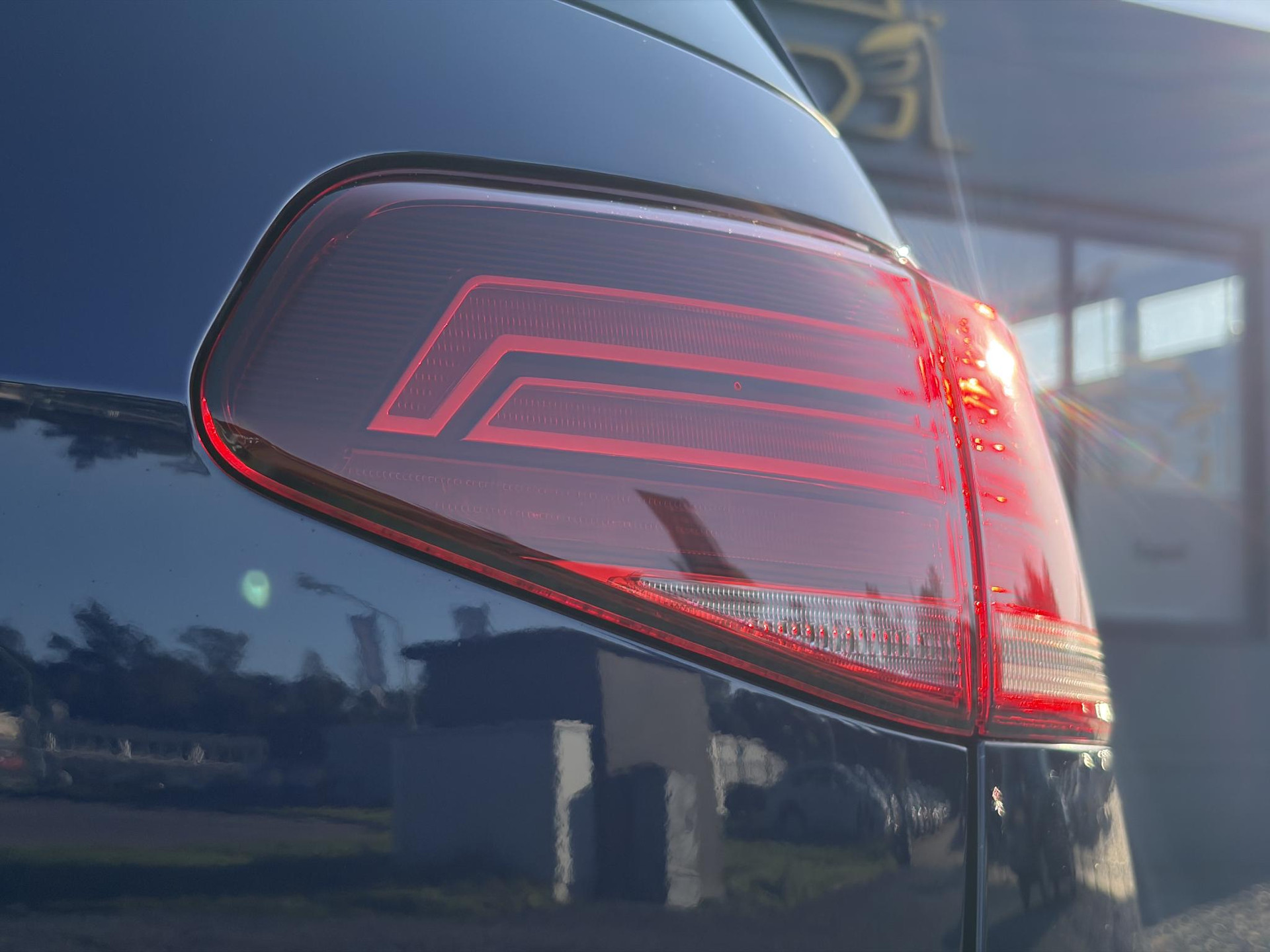 Volkswagen e-Golf e-Golf ✓SOH 88.57%✓Carplay✓Navi✓Leder✓Clima✓Cruise✓Pdc V+A✓LED✓16'' Lm velgen✓N.A.P✓Apk tot 02-2027