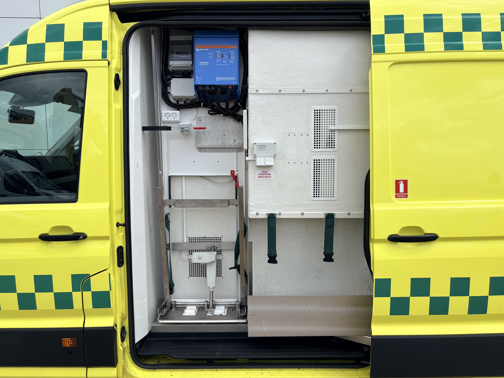 Volkswagen Crafter 2.0 TDI 177PK Ambulance L3H3 Automaat ACC Climate Control Stroompunten Laadruimte Parkeersensoren