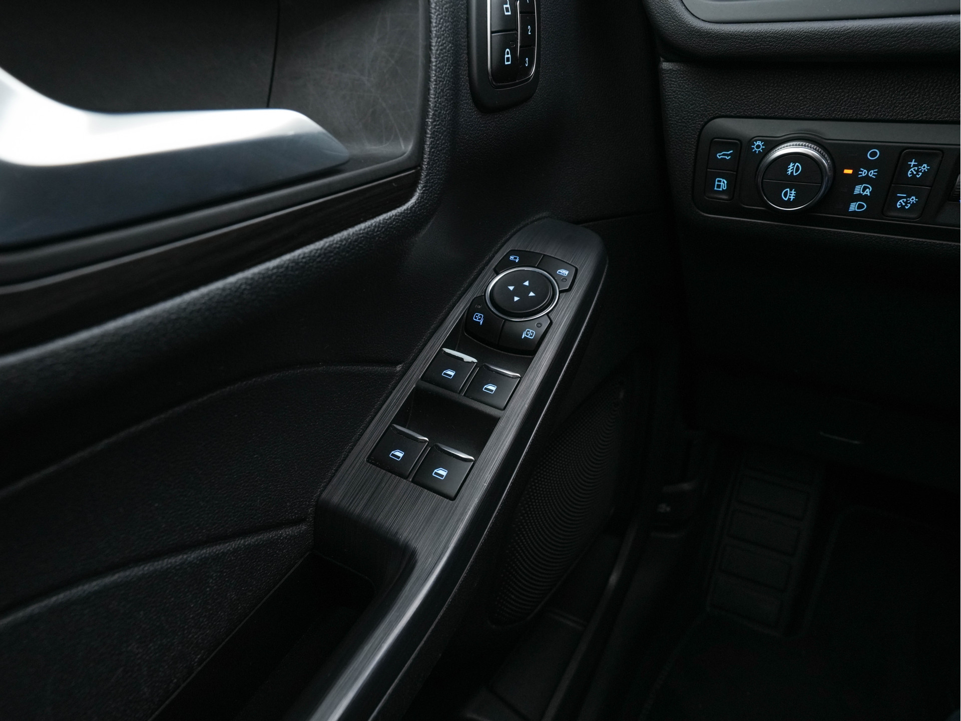 Ford Kuga 2.5 PHEV Vignale (Plug-In) (INCL-BTW) Aut. *LEATHER | DIGI-COCKPIT | FULL-LED | KEYLESS | DAB | CARPLAY | NAVI-FULLMAP | MEMORY-PACK | HEATED-COMFORTSEATS | PRIVACY-GLASS | TOWBAR | 18''ALU*