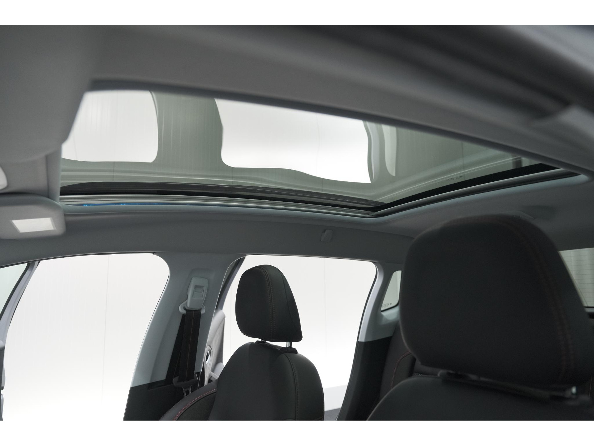 Peugeot 2008 PureTech 110 EAT6 GT | Trekhaak | Camera | Panoramadak | Apple Carplay