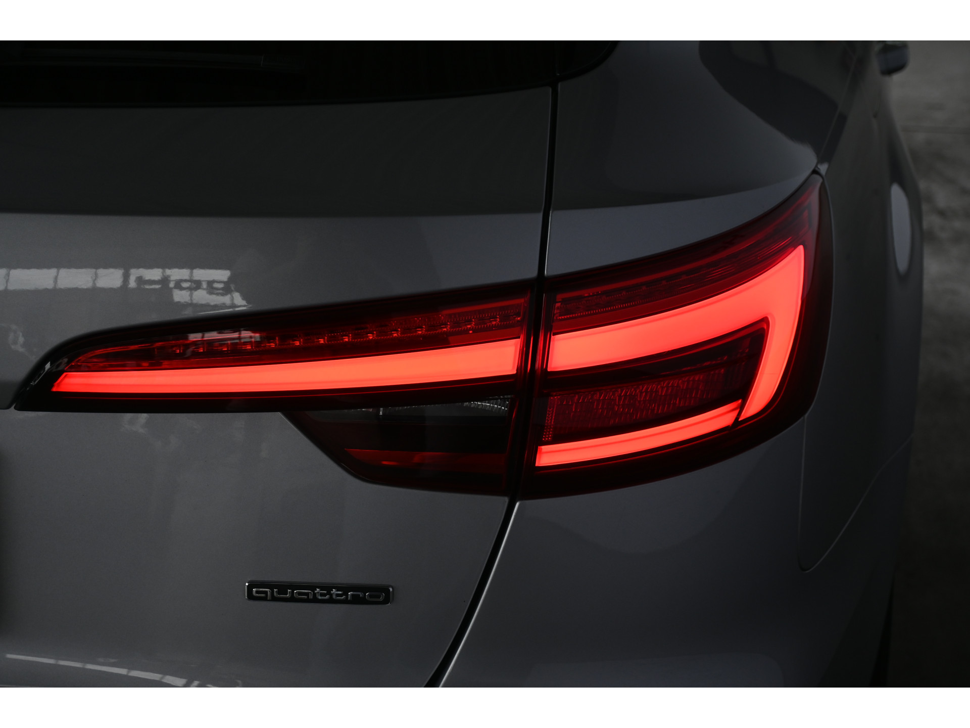 Audi A4 Avant 2.0 TFSI quattro S-Line Automaat Navigatie Panoramadak Adaptief Matrix LED Goed Onderhouden! Inruil Mogelijk!