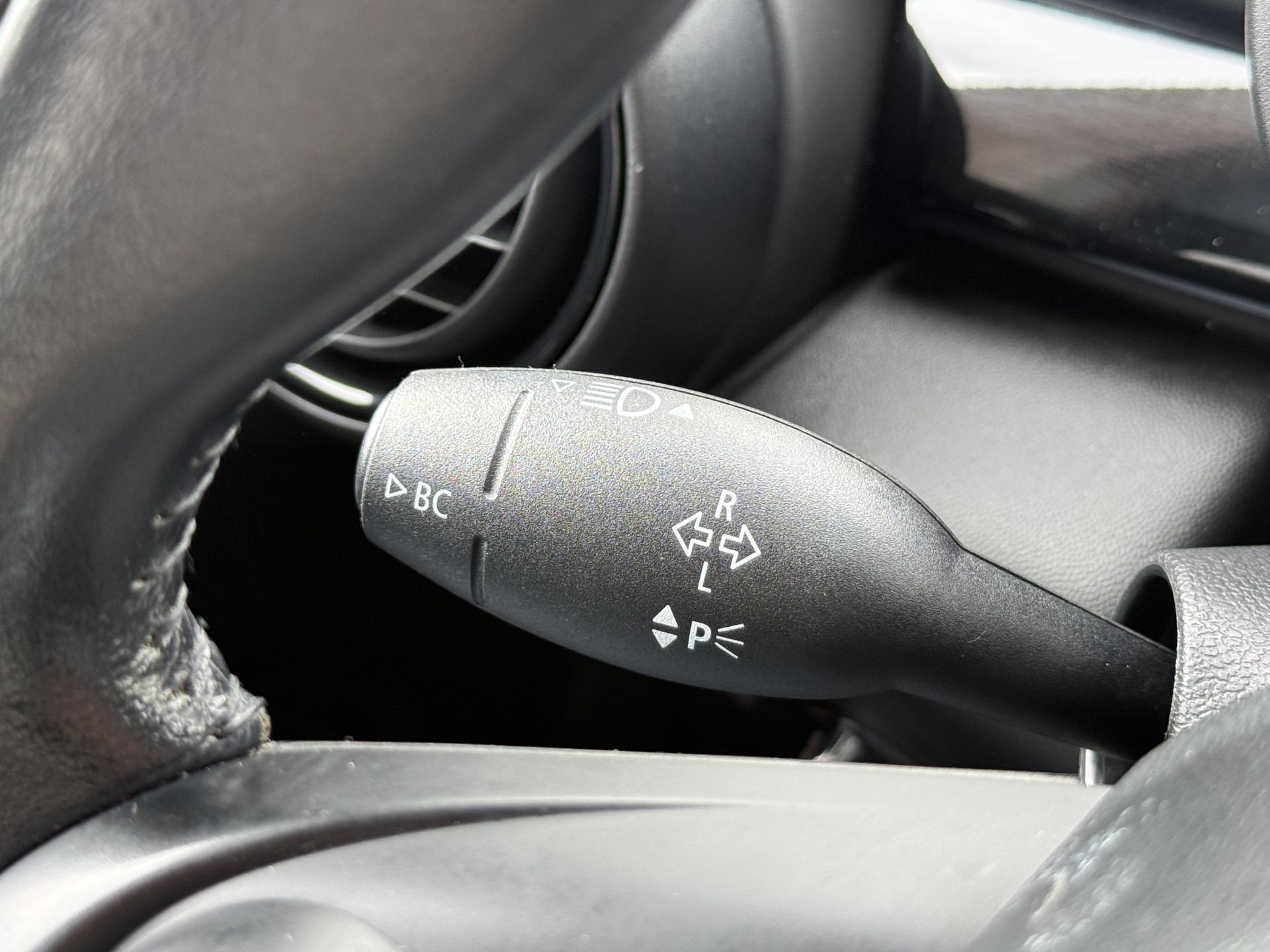MINI 5-Deurs 1.5 Cooper Chili Serious Business | Stoelverwarming | Sportstoelen | Clima | Cruise