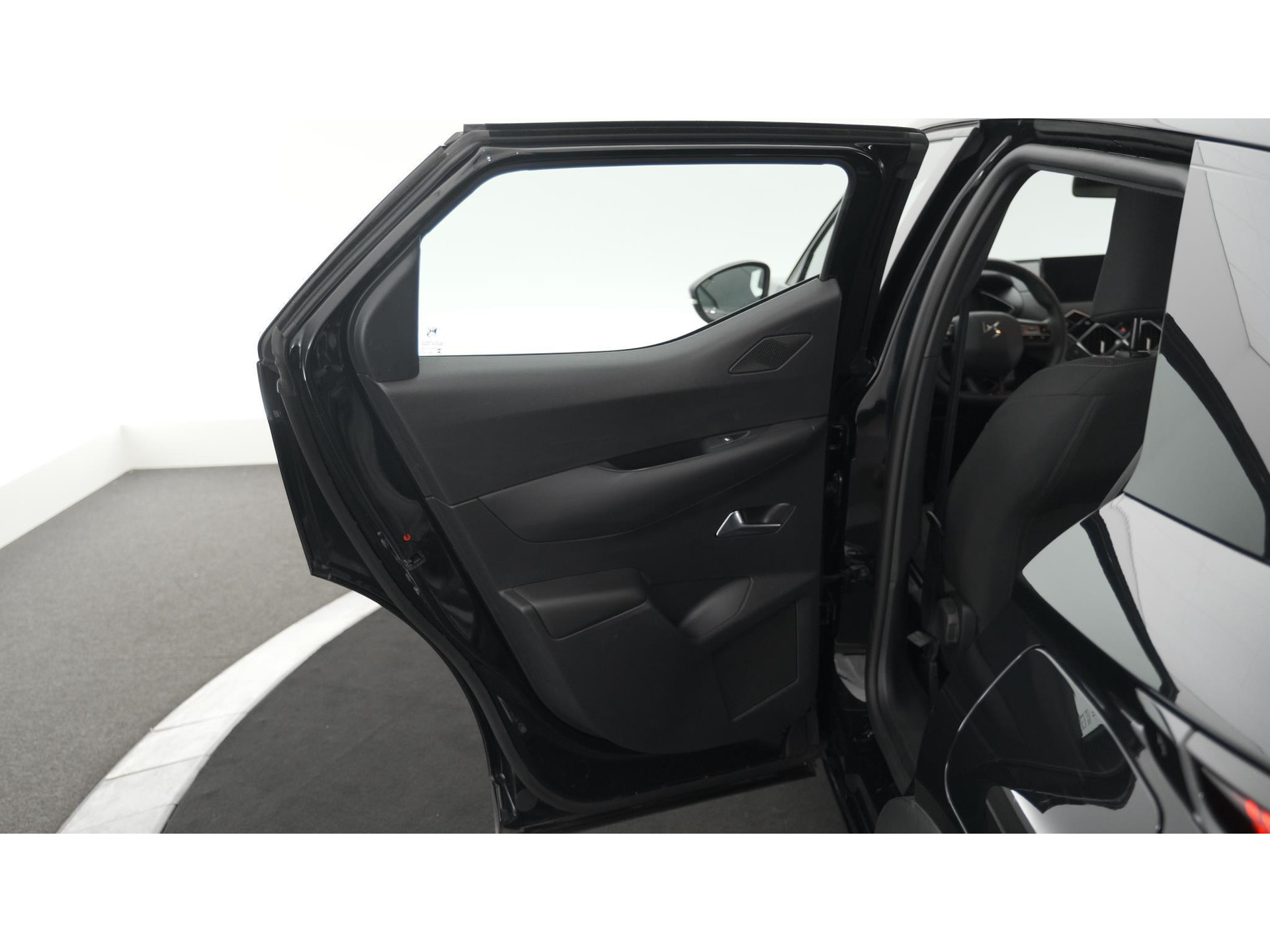 DS 3 Crossback PureTech 100 Montmartre | Parkeersensoren | Apple Carplay | Allseason Banden | Navigatie | Climate Control