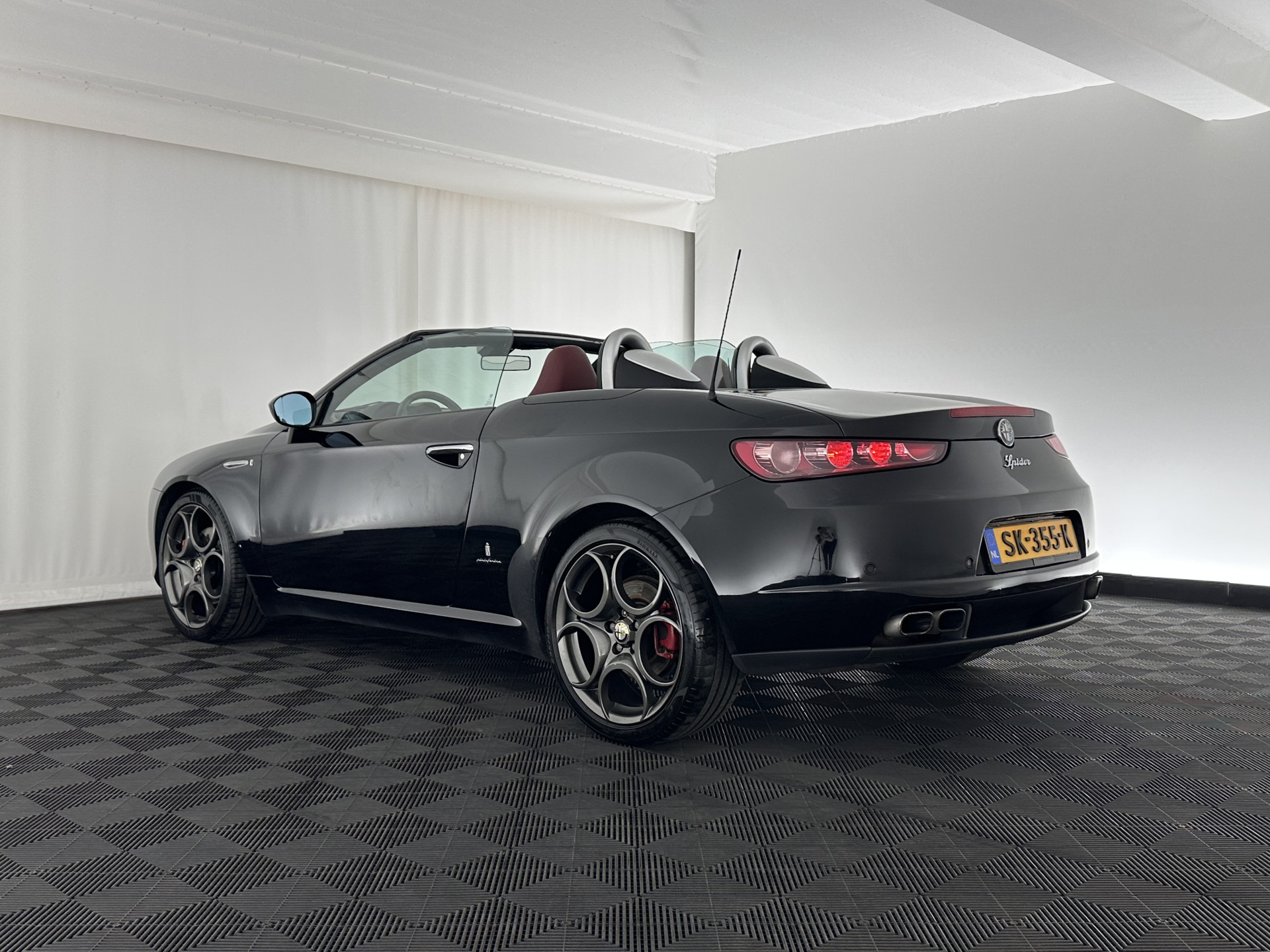 Alfa Romeo Spider 2.4 JTD Q-Tronic Exclusive TI-Sportpack Aut. *LUXURY-LEATHER | BI-XENON | SPORT-SEATS | ECC | SHIFTPADDLES | PDC | CRUISE | 19''ALU*