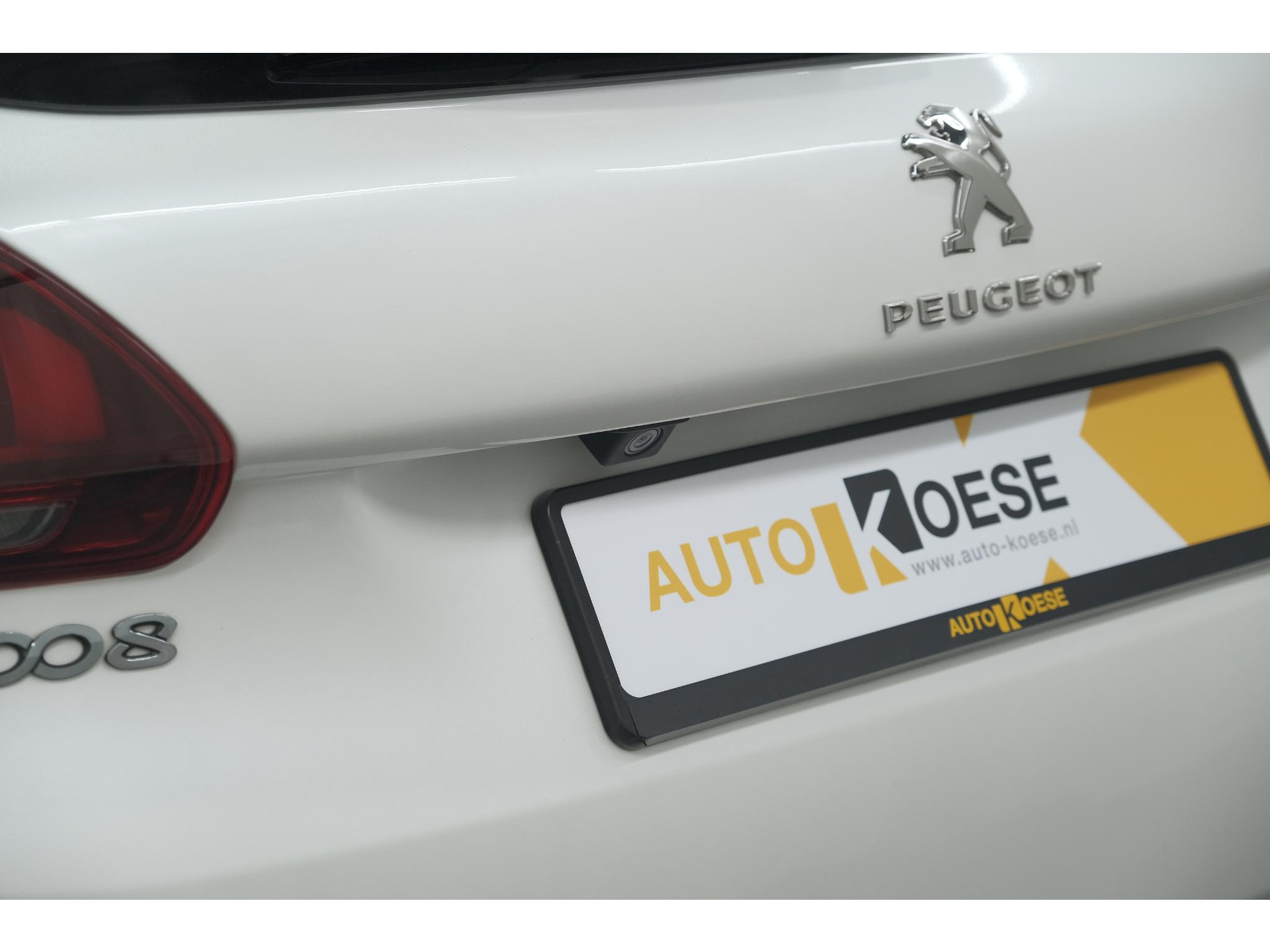Peugeot 2008 PureTech 130 Allure | Camera | Apple Carplay | Parkeersensoren | Navigatie