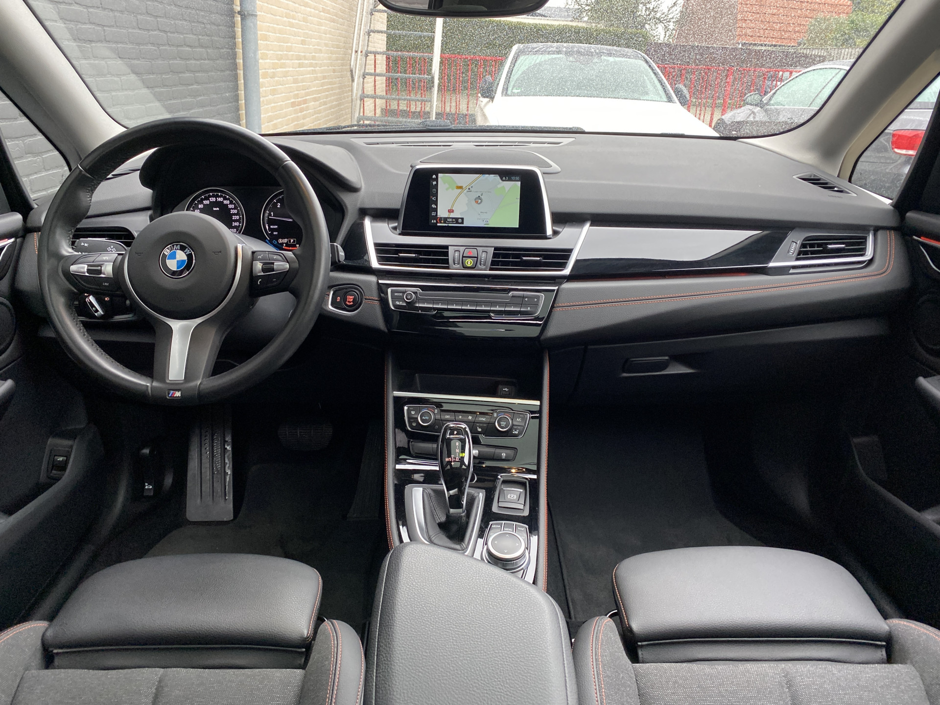 BMW 2-serie Active Tourer 220i High Executive Edition 192 pk M-sport AUT. | dealer onderhouden | navigatie | trekhaak | panoramadak
