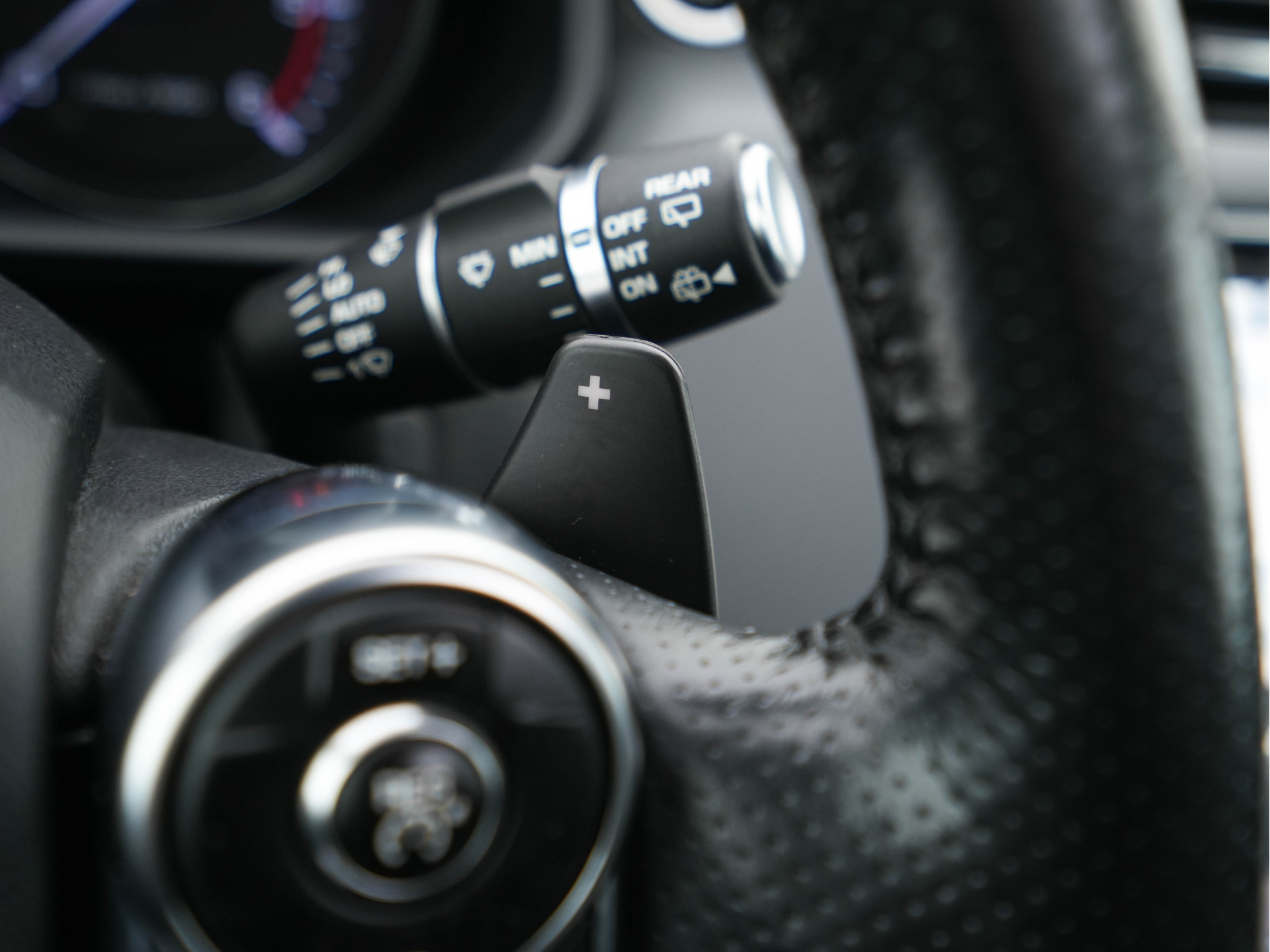 Land Rover Range Rover Sport 3.0 TDV6 HSE Dynamic [ 7-Pers ] Aut. *PANO | LEATHER | BI-XENON | NAVI-FULLMAP | CAMERA | CRUISE | HEAD-UP | MEMORY-PACK | HEATED-COMFORTSEATS | PRIVACY-GLASS | SHIFT-PADDLES | TOWBAR | 20"ALU*