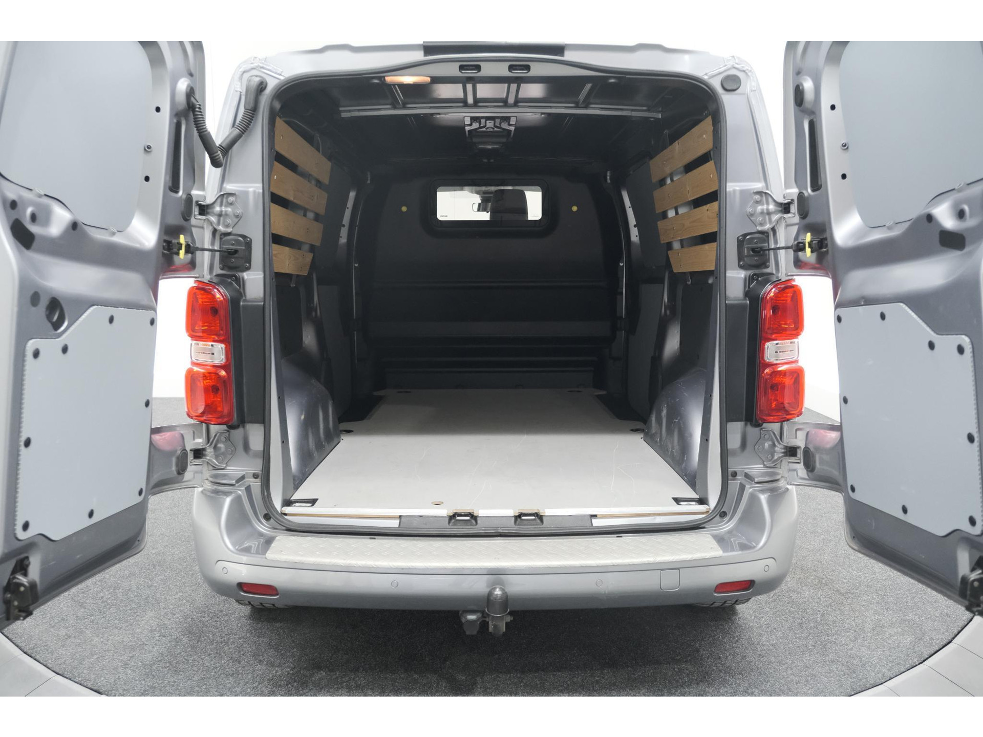 Peugeot Expert 2.0 BlueHDI 180 Automaat Standard Premium | Standkachel | Trekhaak | Head-Up Display | Camera | Apple Carplay | Laadruimte Betimmering