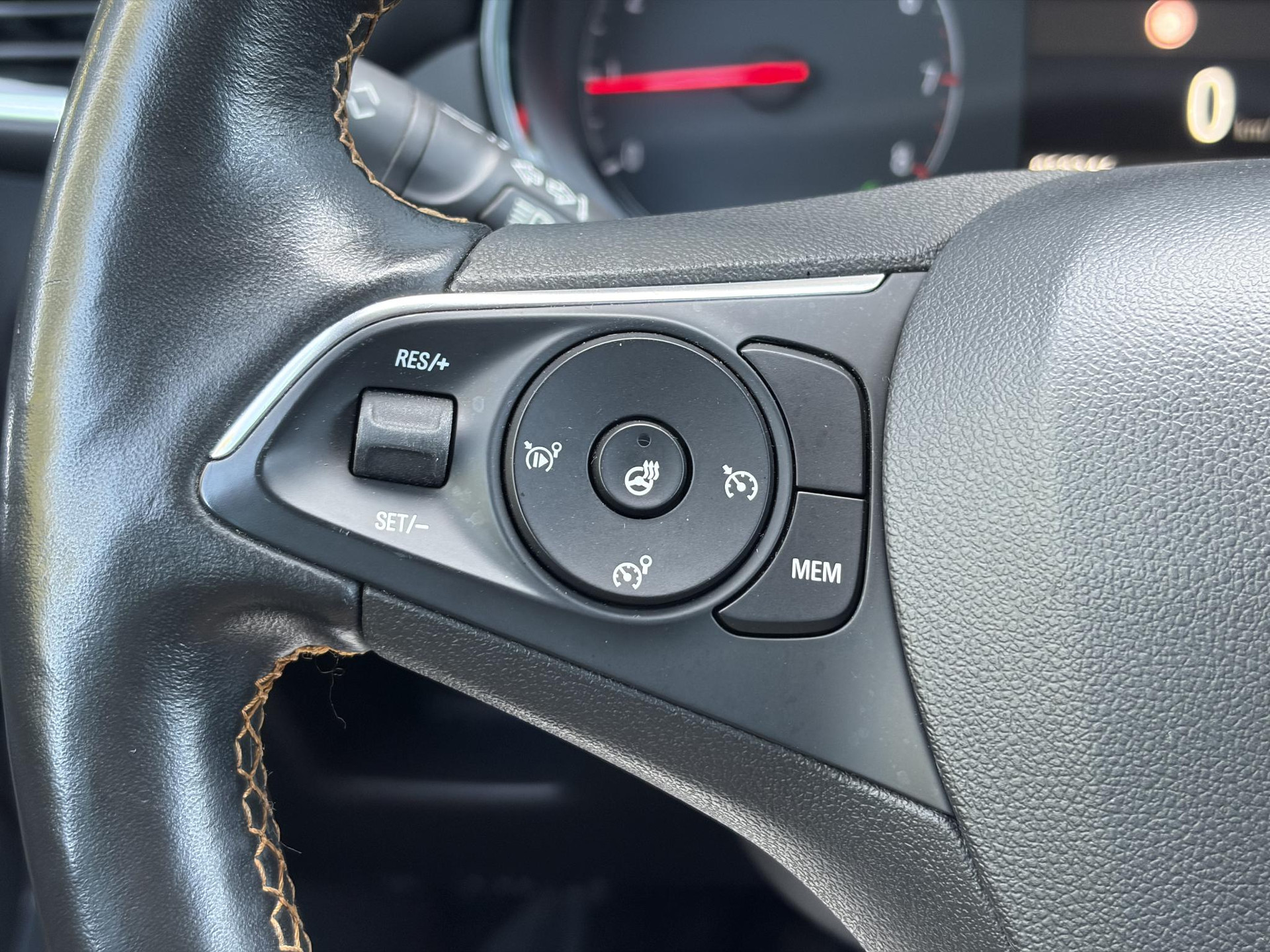 Opel Crossland X 1.2 Turbo Innovation ✓1e Eigenaar✓Dealer Onderhouden✓360° Camera✓Carplay✓Navi✓6 Bak✓110pk✓Keylss✓Halfleder✓Pdc V+A✓Lm velgen✓N.A.P✓Rijstrooksensor✓Dodehoeksensor✓Apk tot 09-2028