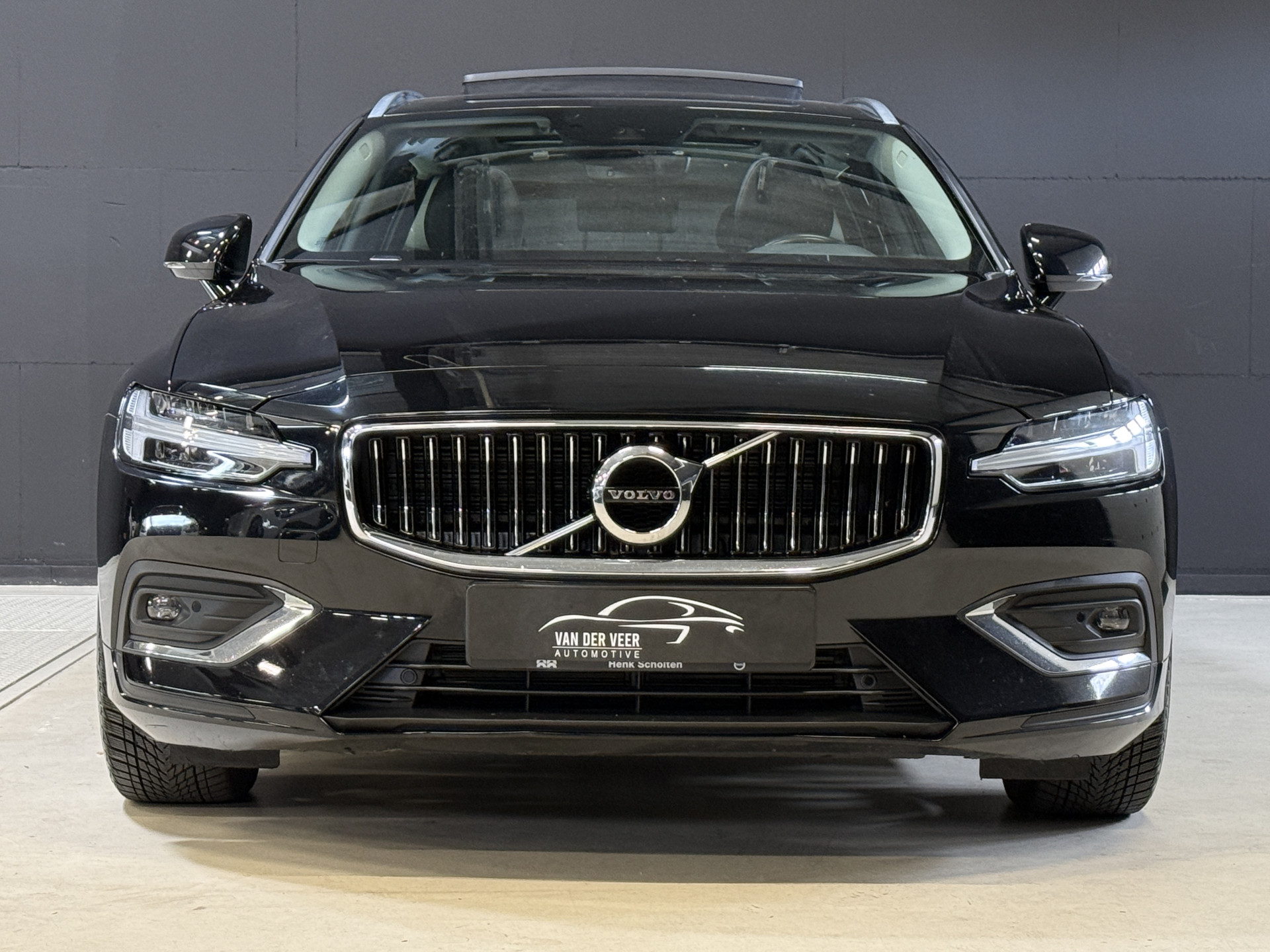 Volvo V60 2.0 B3 R-Design | Trekhaak | Panoramadak | Apple Carplay | Leder