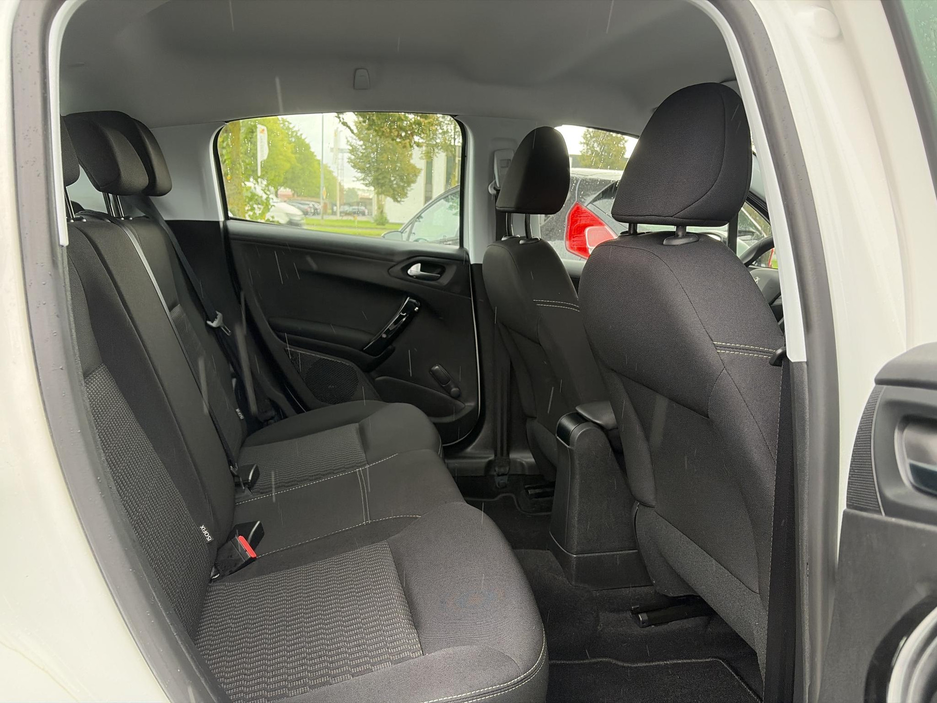 Peugeot 208 1.2 PureTech Blue Lion ✓D-riem vv 2024✓Dealer Onderhouden✓Carplay✓Navi✓Trekhaak✓2e Eigenaar✓Recent beurt gehad✓Airco✓Cruise✓Pdc✓5 Deurs✓Weinig Km✓N.A.P✓Apk tot 08-2027