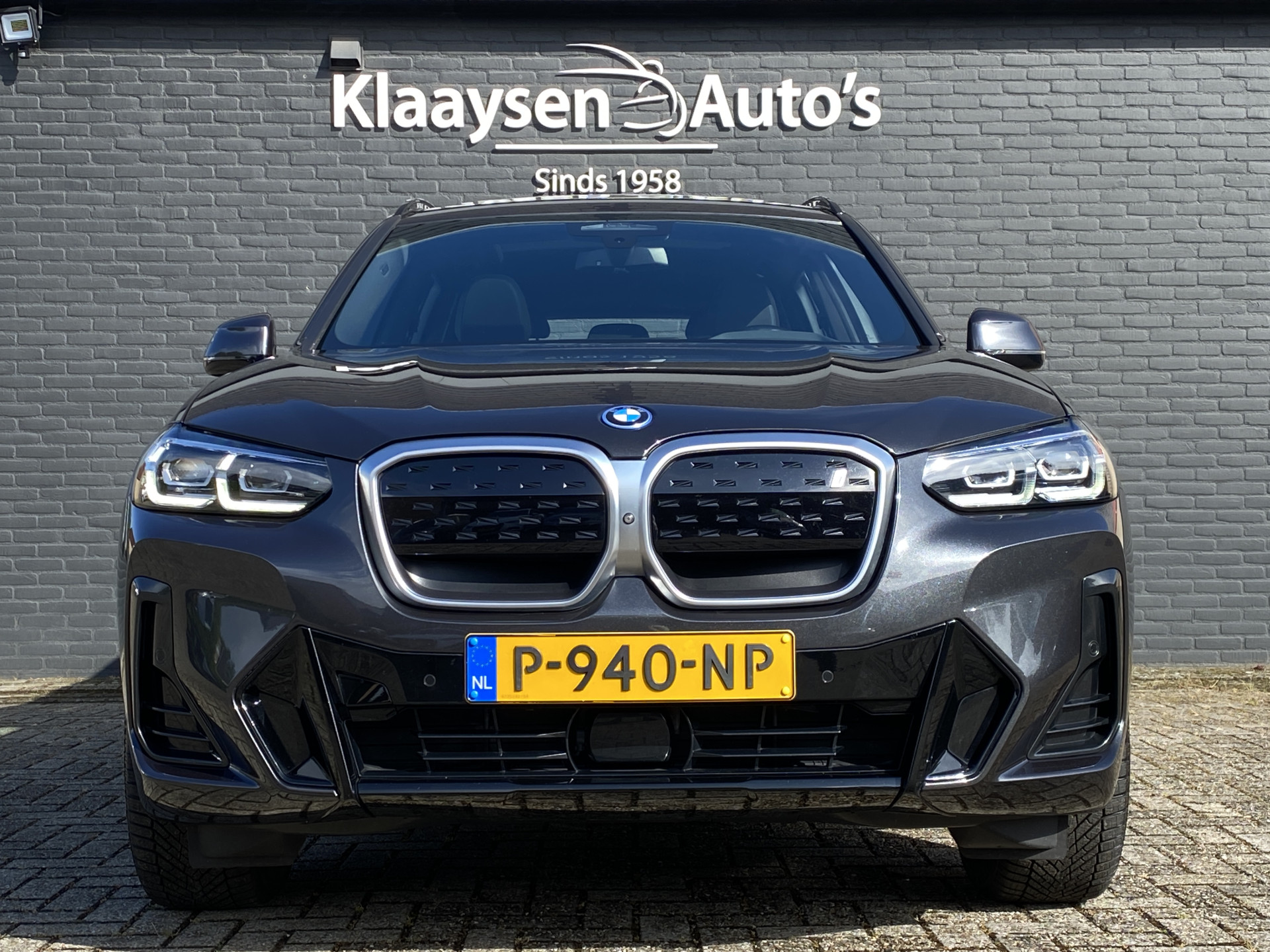BMW iX3 M Sport High Executive 80 kWh | 1e eigenaar | dealer onderhouden | panoramadak | leder interieur | SOH accu 99.5%