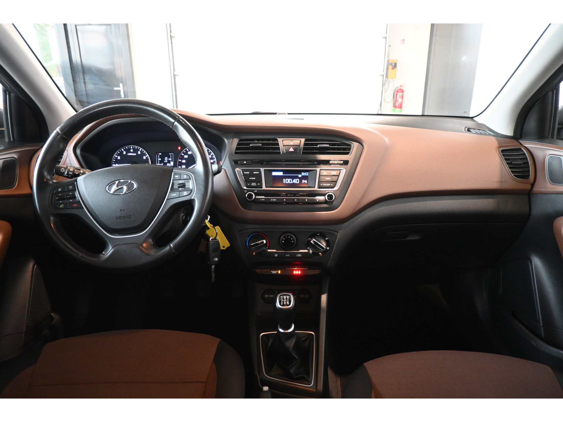 Hyundai i20 1.2 HP i-Motion Nap! Airco Cruise control Trekhaak Rijklaarprijs Inruil Mogelijk!