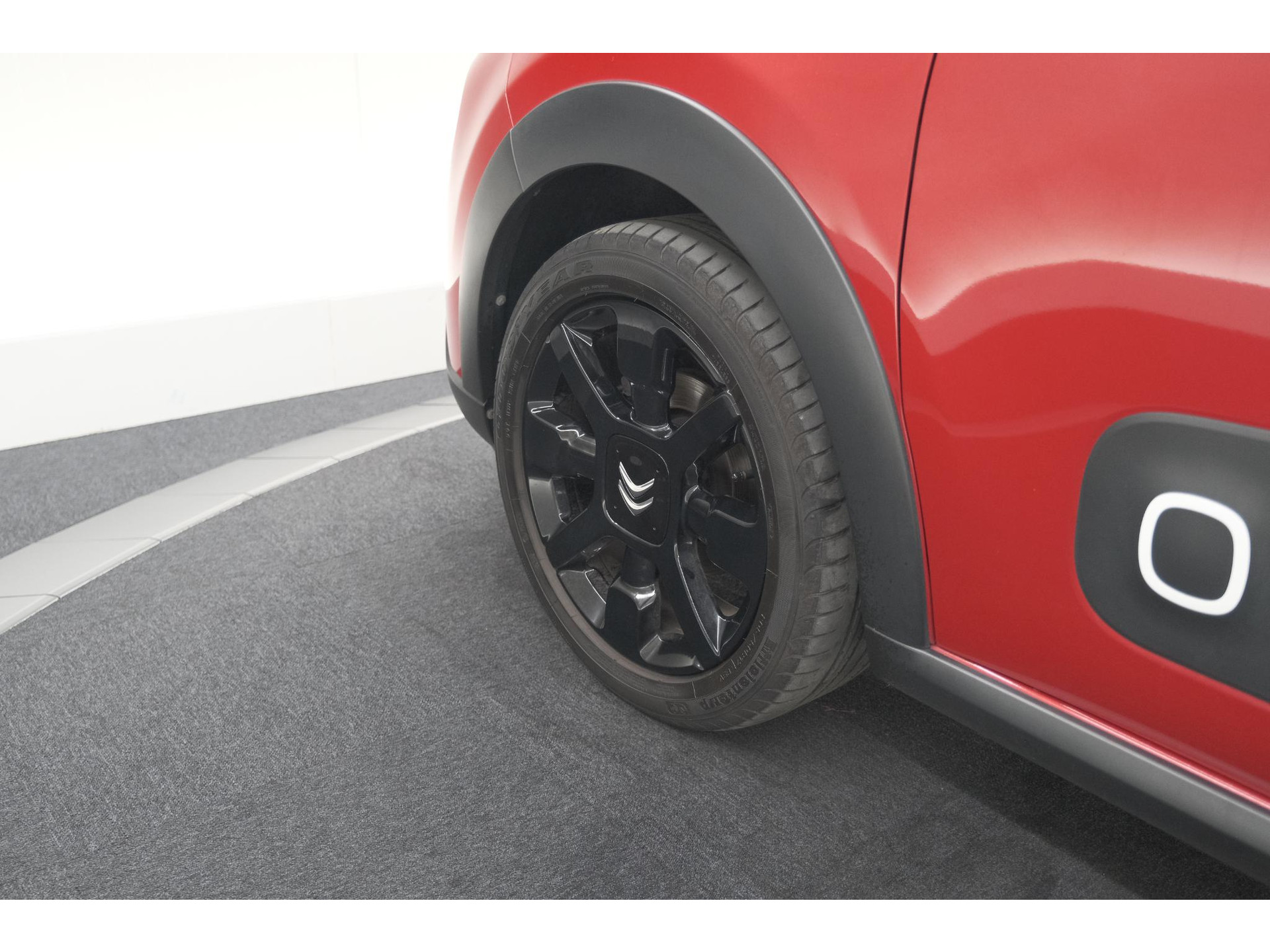 Citroen C3 PureTech 82 S&S Shine | Camera | Apple Carplay | Parkeersensoren | 16 Inch Velgen