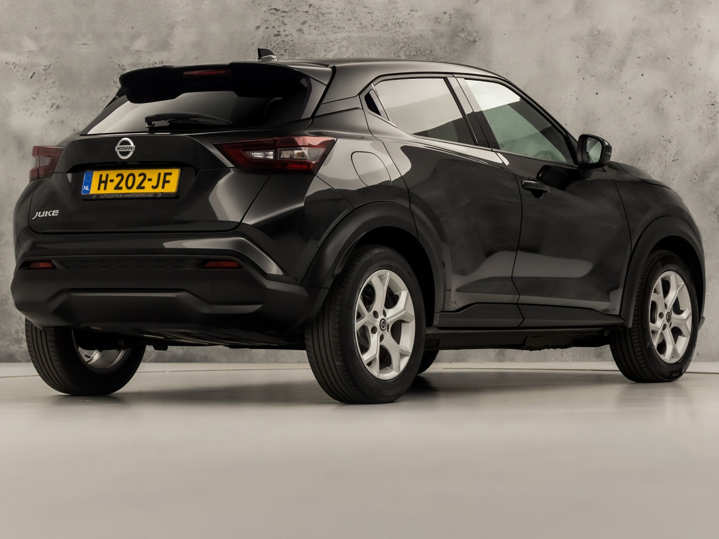 Nissan Juke 1.0 DIG-T N-Connecta Black Sport (APPLE CARPLAY, NAVIGATIE, CLIMATE, CAMERA, SPORTSTOELEN, GETINT GLAS, CRUISE, NIEUWSTAAT)