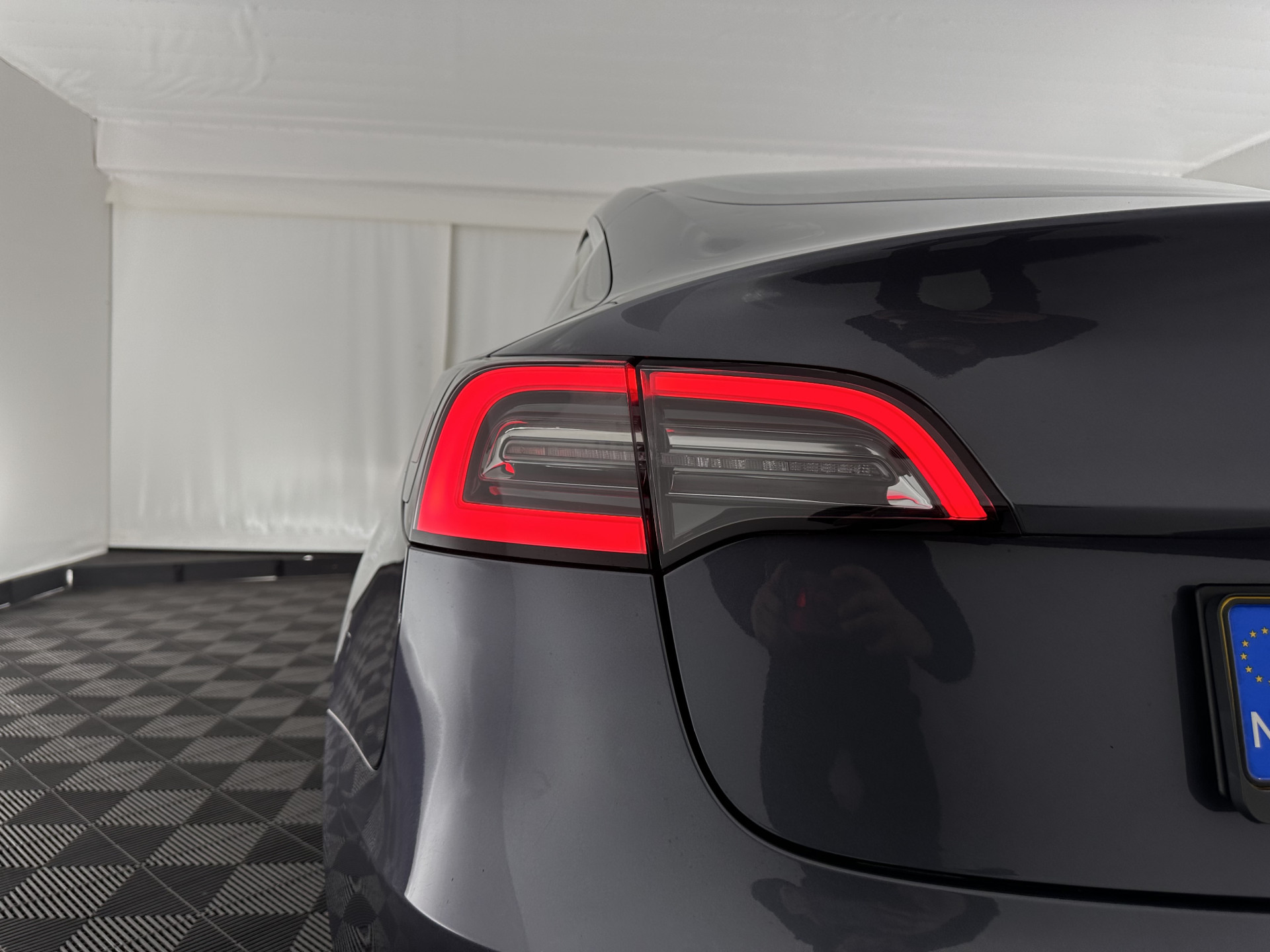 Tesla Model 3 Standard RWD Plus 60 kWh [ 3-Fase ] (INCL-BTW) Aut. *PANO | AUTO-PILOT | LEATHER | KEYLESS | FULL-LED | MEMORY-PACK | TOP-VIEW | DAB | CARPLAY | DIGI-COCKPIT | LANE-ASSIST | COMFORT-SEATS | 19"ALU*