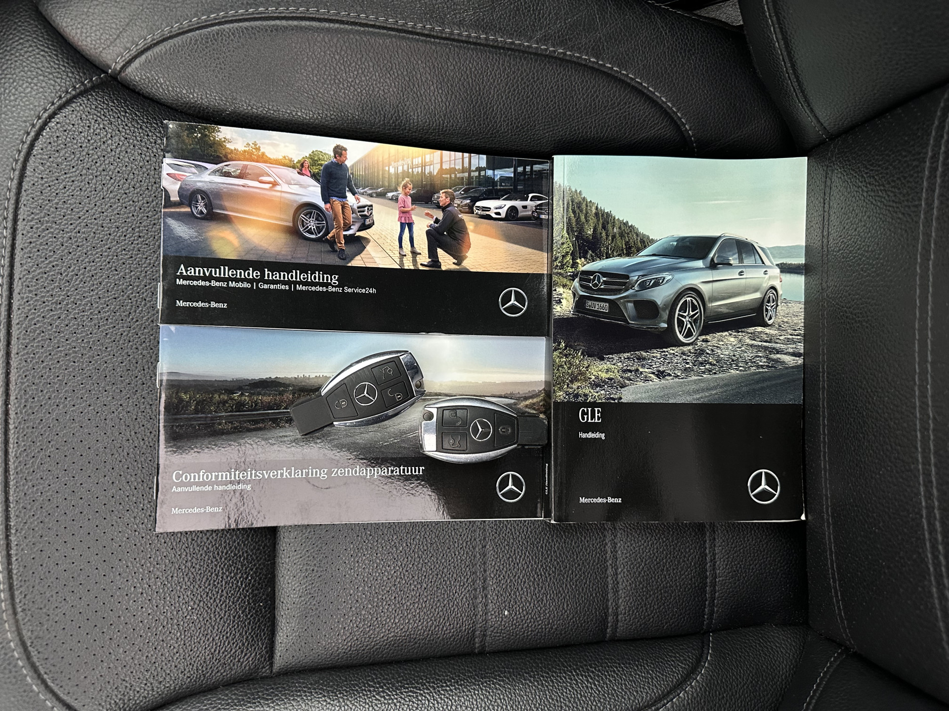 Mercedes-Benz GLE-klasse 350 d 4MATIC AMG Sport Edition (INCL-BTW) *PANO | DISTRONIC-PLUS | LEATHER | FULL-LED | BLINDSPOT | HARMAN/KARDON | TOPVIEW | MEMORY-PACK | AIRSUSPENSION | HEATED-COMFORTSEATS | NAVI-FULLMAP | PRIVACYGLASS | 21"ALU*