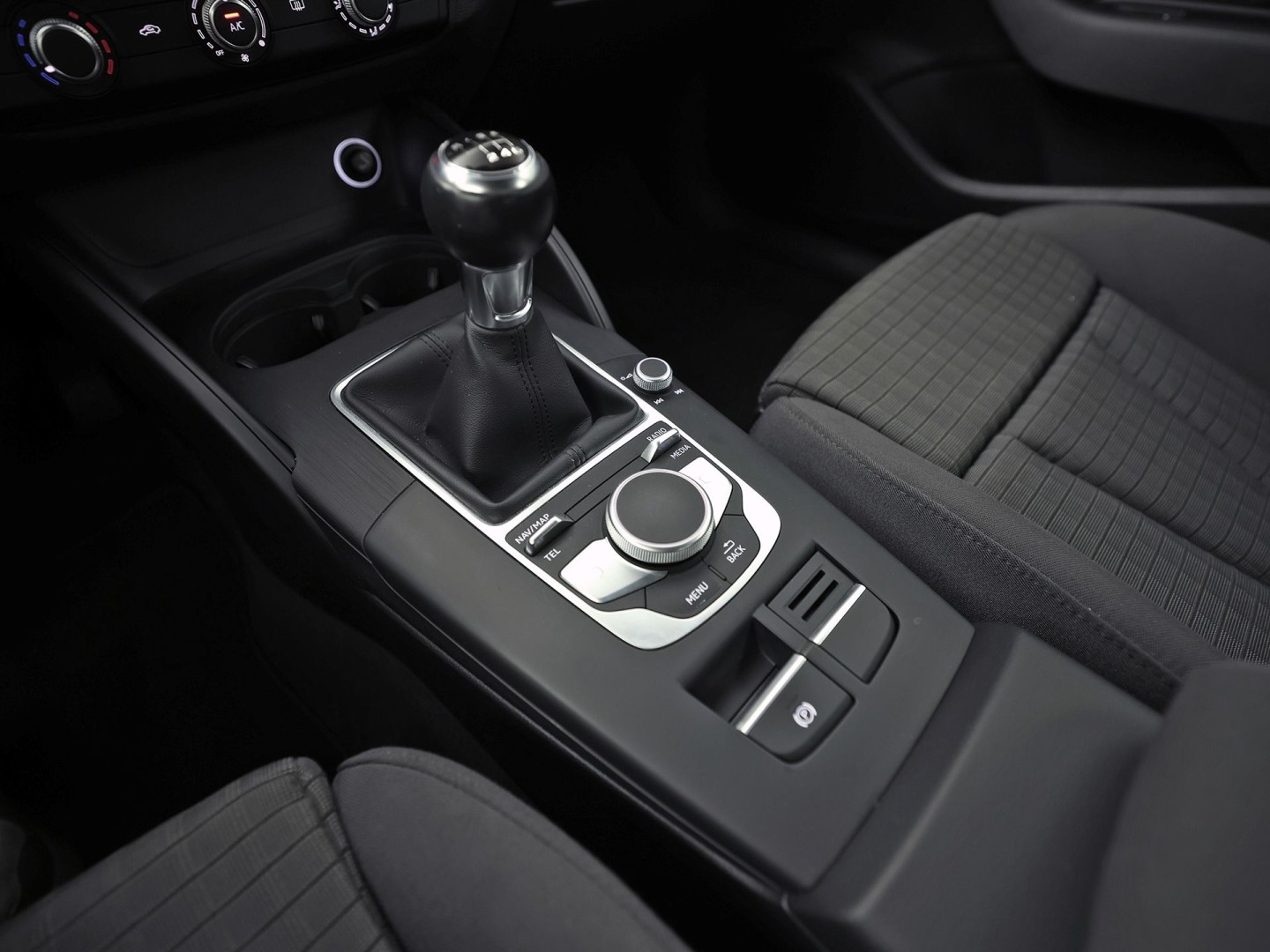 Audi A3 Sportback 1.0 TFSI Sport (GROOT NAVI, DYNAMISCHE KNIPPERLICHTEN, PARKEERSENSOREN, SPORTSTOELEN, CRUISE, LM VELGEN, BLUETOOTH, NIEUWSTAAT)