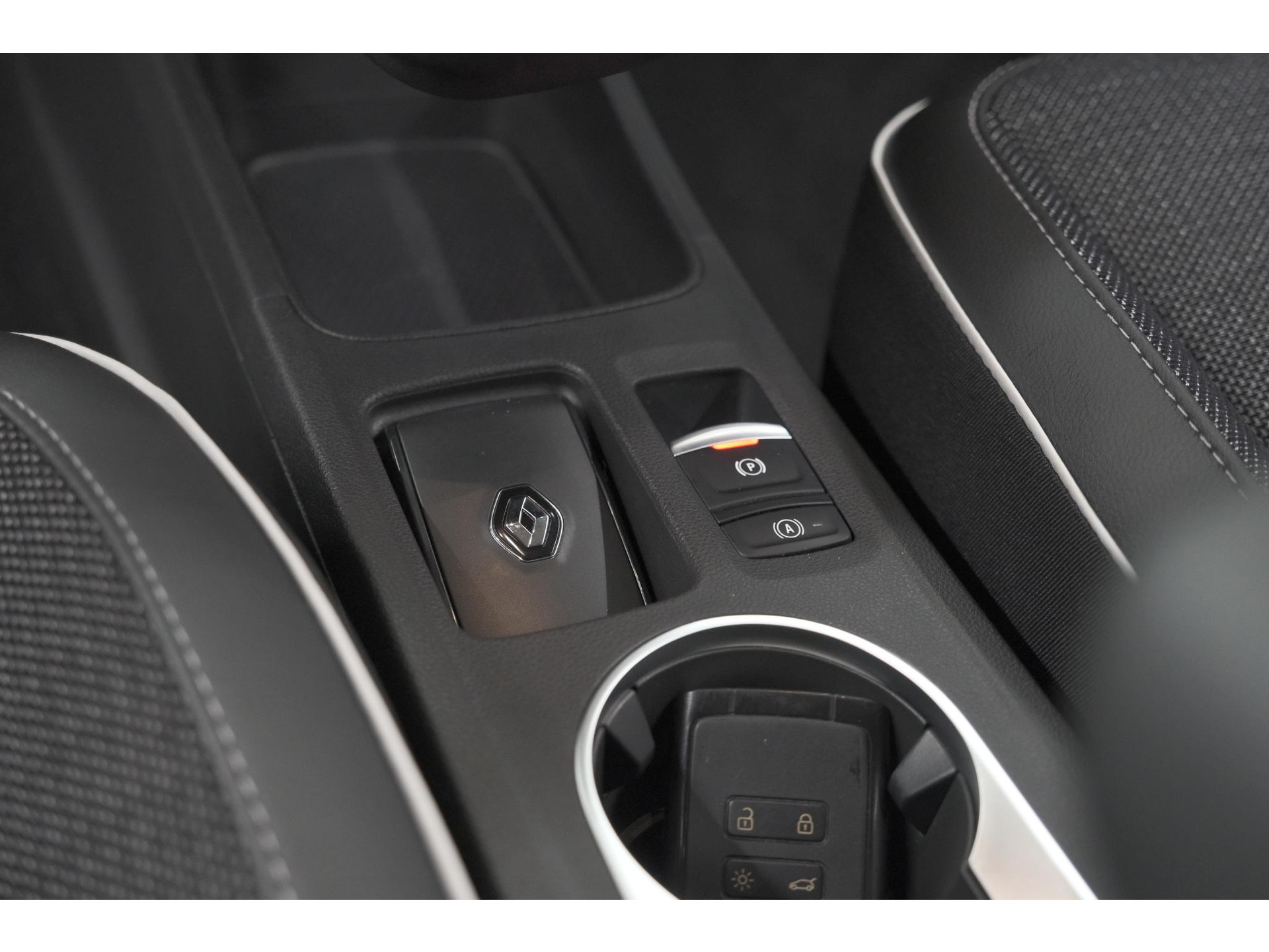 Renault Captur Mild Hybrid 140 EDC Techno | Camera | 9.3 Inch Scherm | Apple Carplay | Parkeersensoren | Allseason Banden | Stoelverwarming