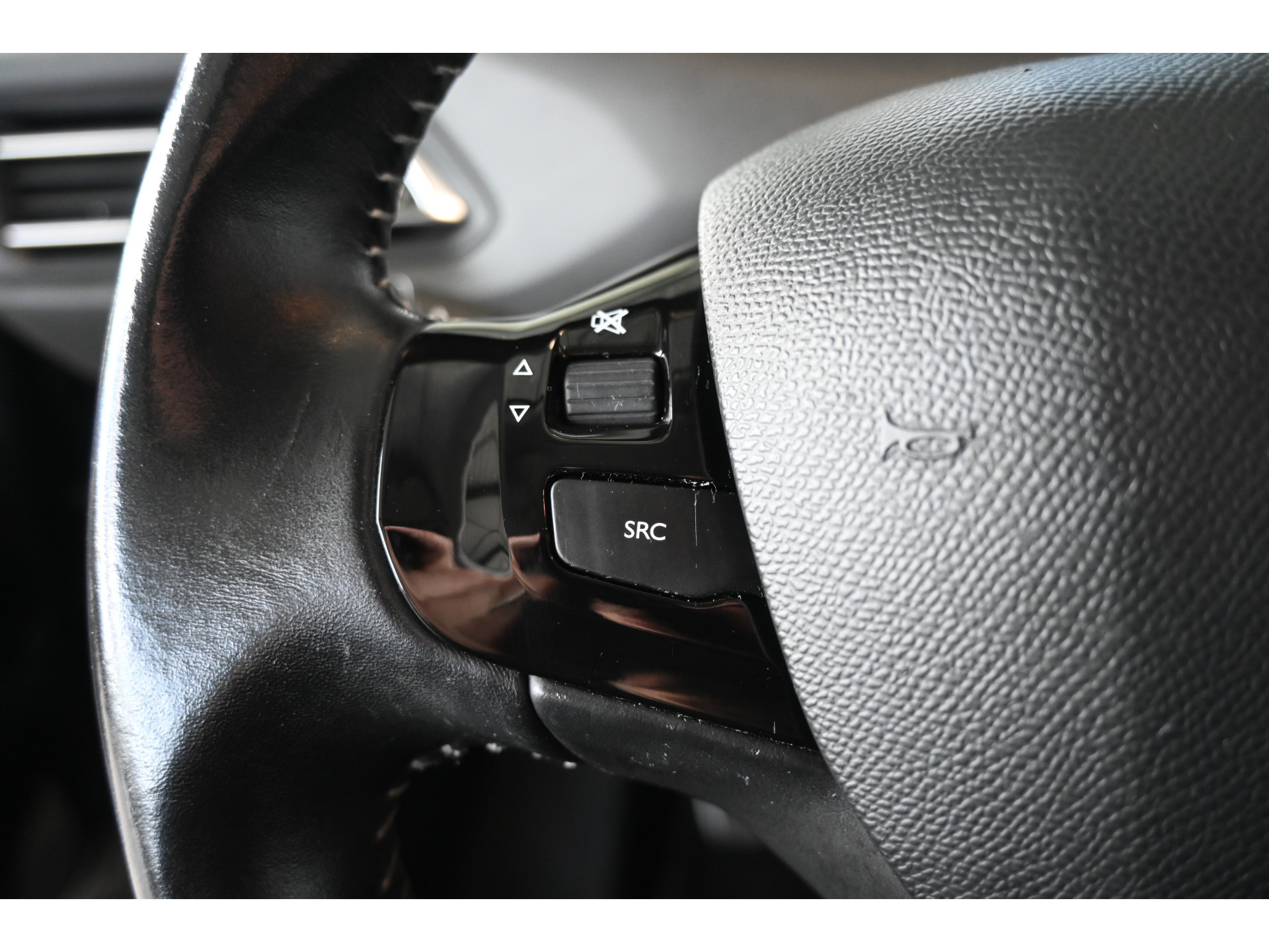 Peugeot 308 SW 1.6 BlueHDI Blue Lease Pack Nap Clima Cruise NavigatieTrekhaak PDC Goed Onderhouden! Inruil Mogelijk!